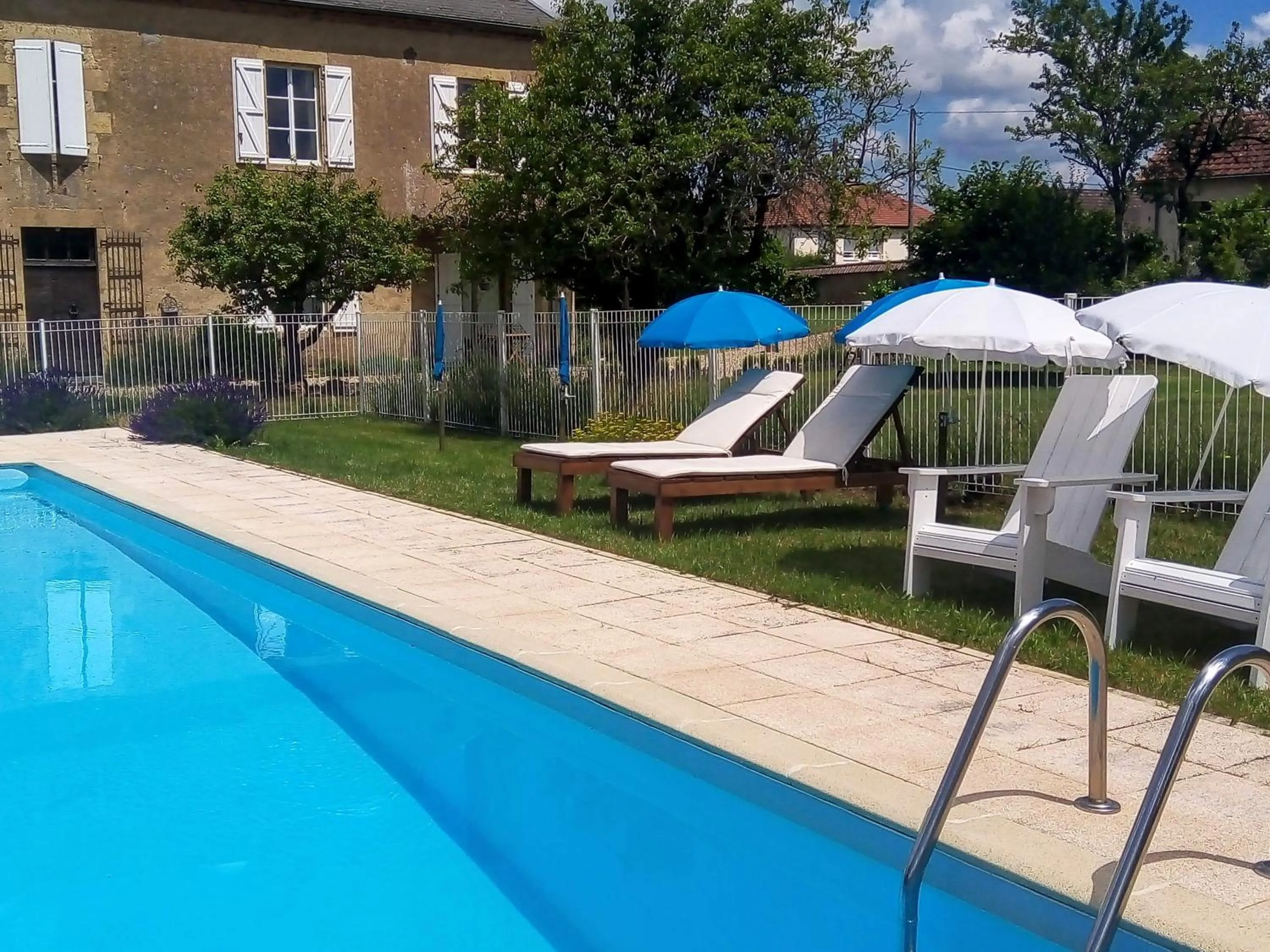 Swimming pool in Château Latour
