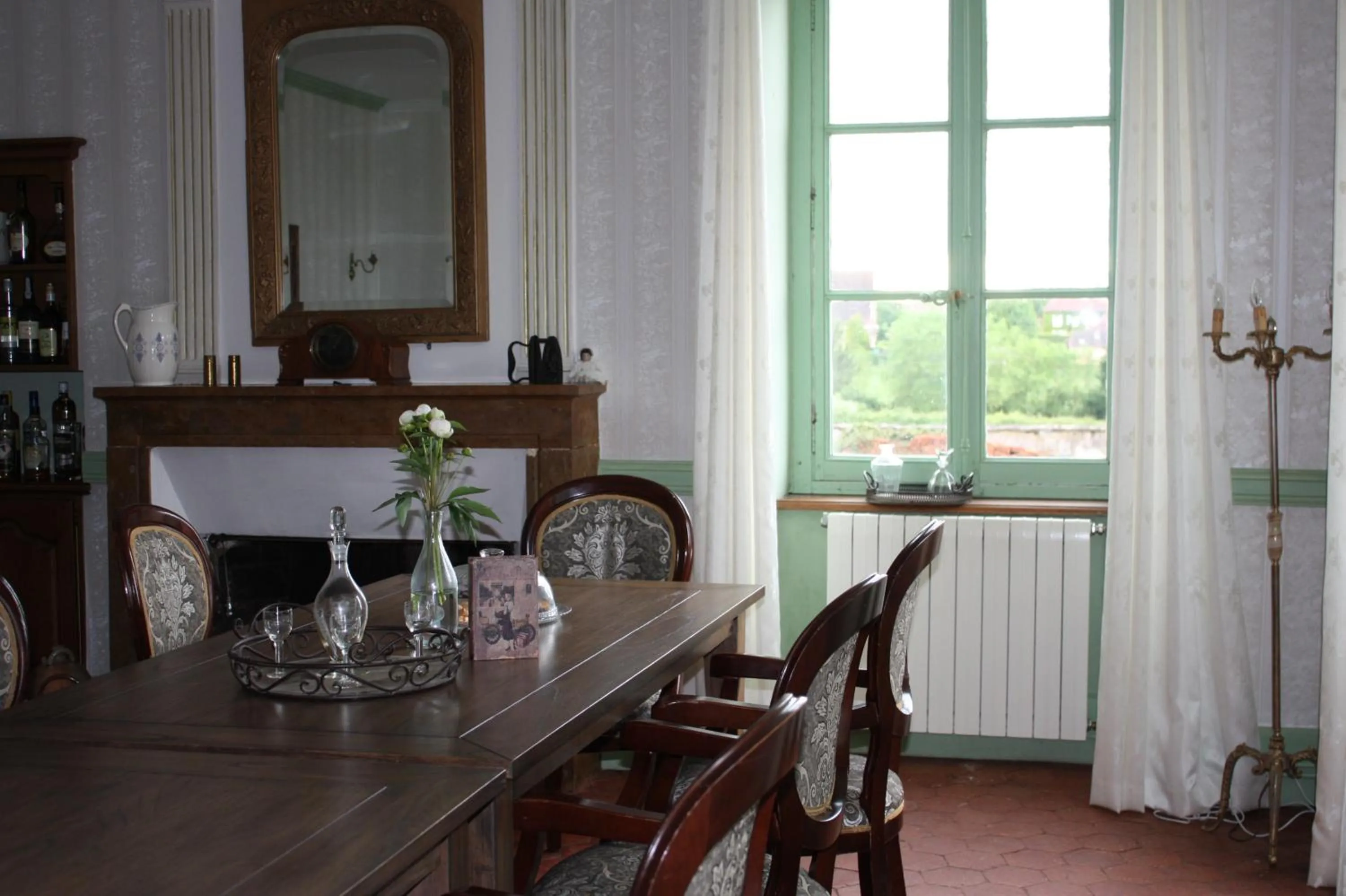 Restaurant/places to eat in Château Latour