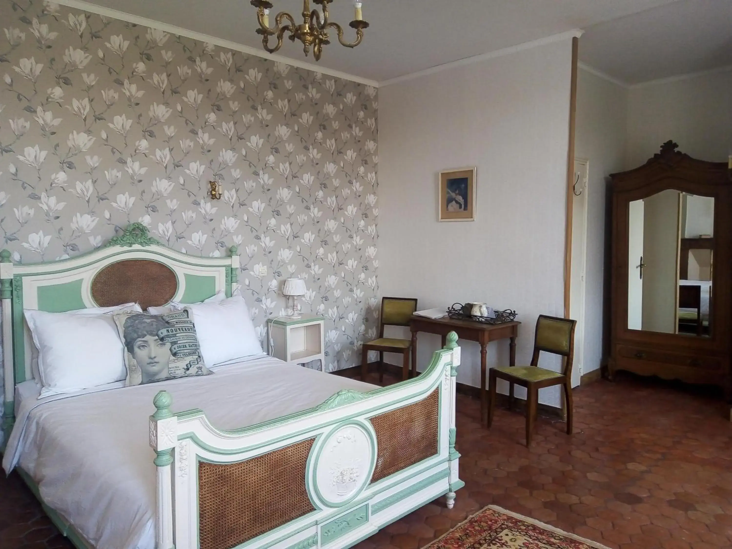 Triple Room in Château Latour Triple Room in Château Latour