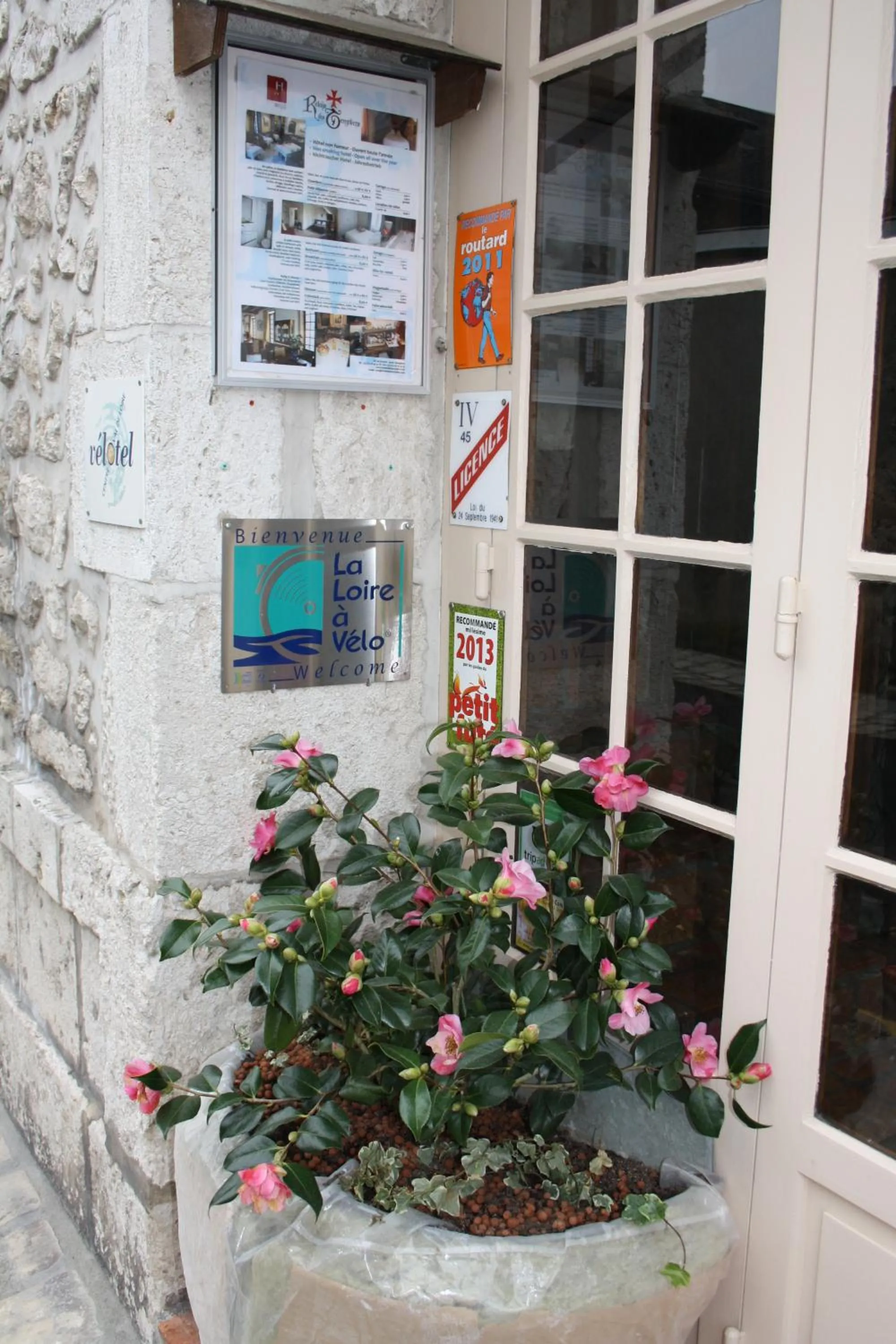 Facade/entrance in Le Relais Des Templiers