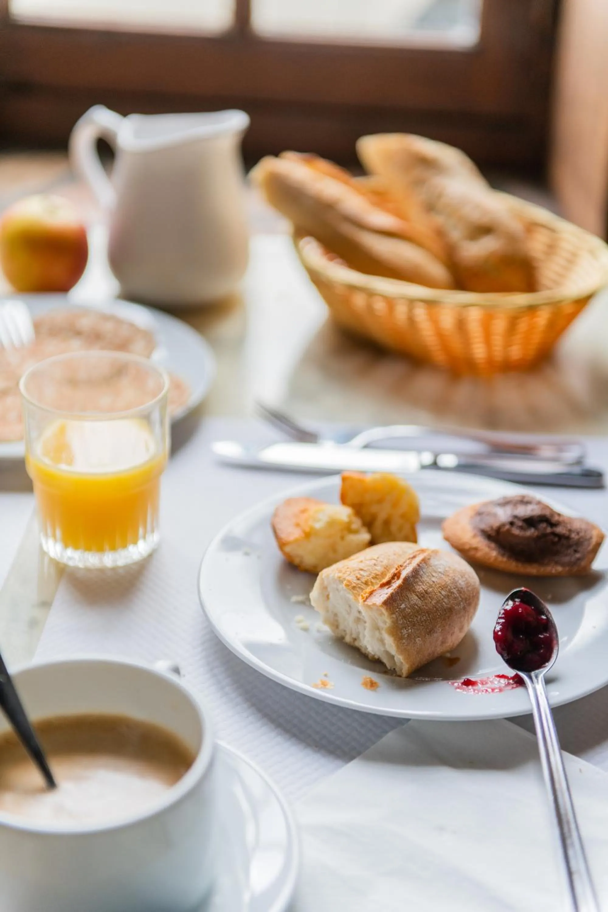 Continental breakfast in Le Relais Des Templiers