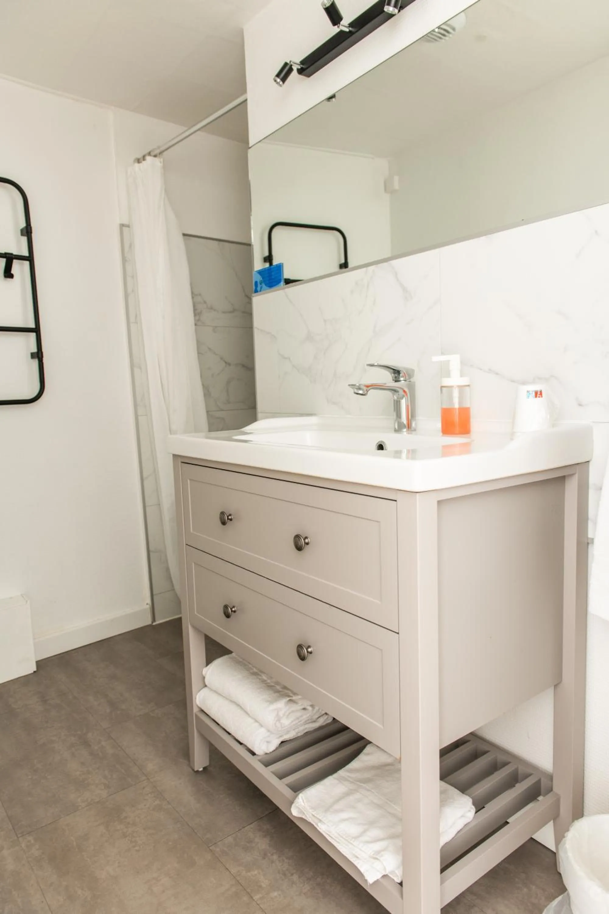 Shower in Le Relais Des Templiers