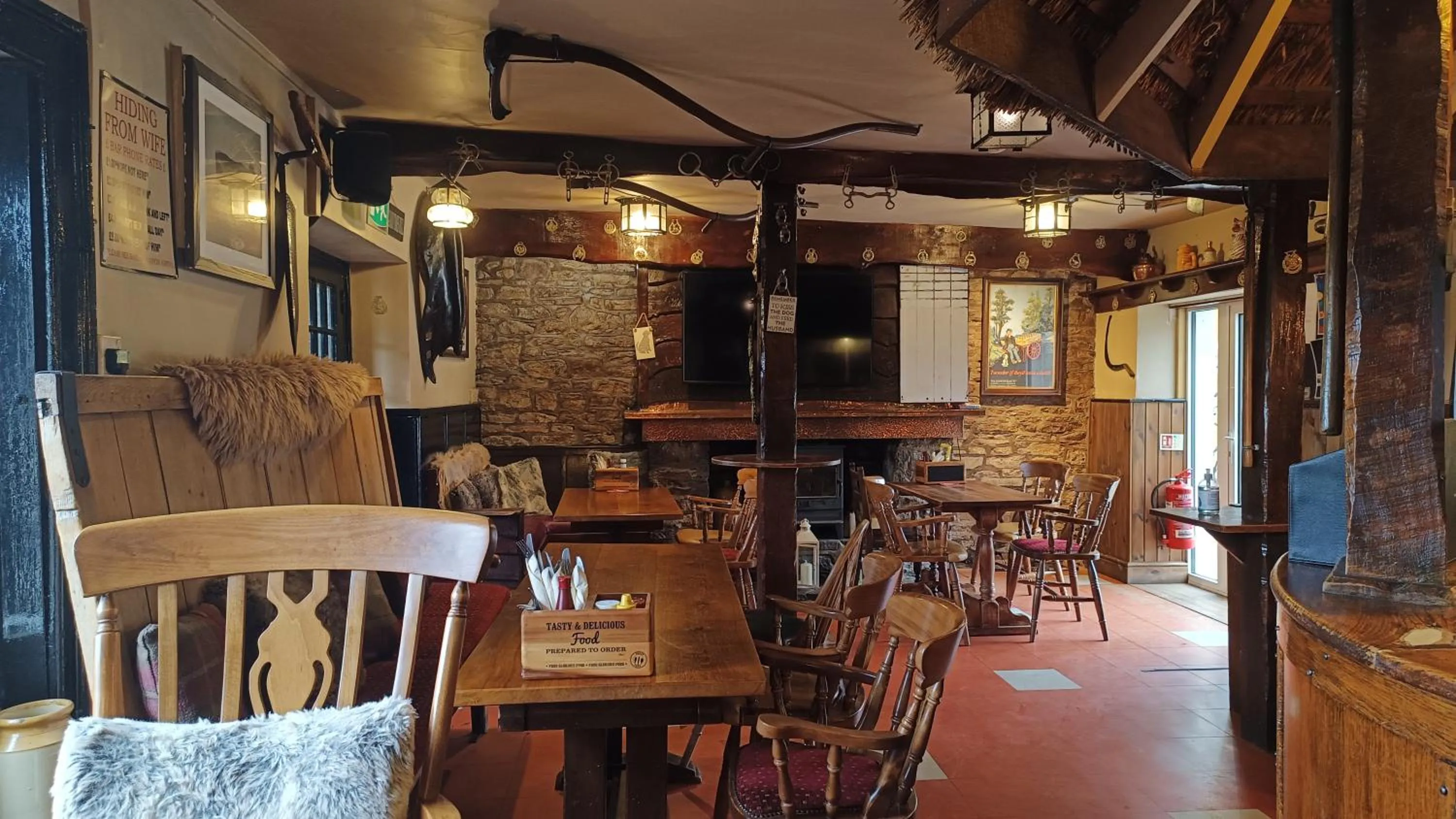 Restaurant/places to eat in The Greyhound Inn and Hotel