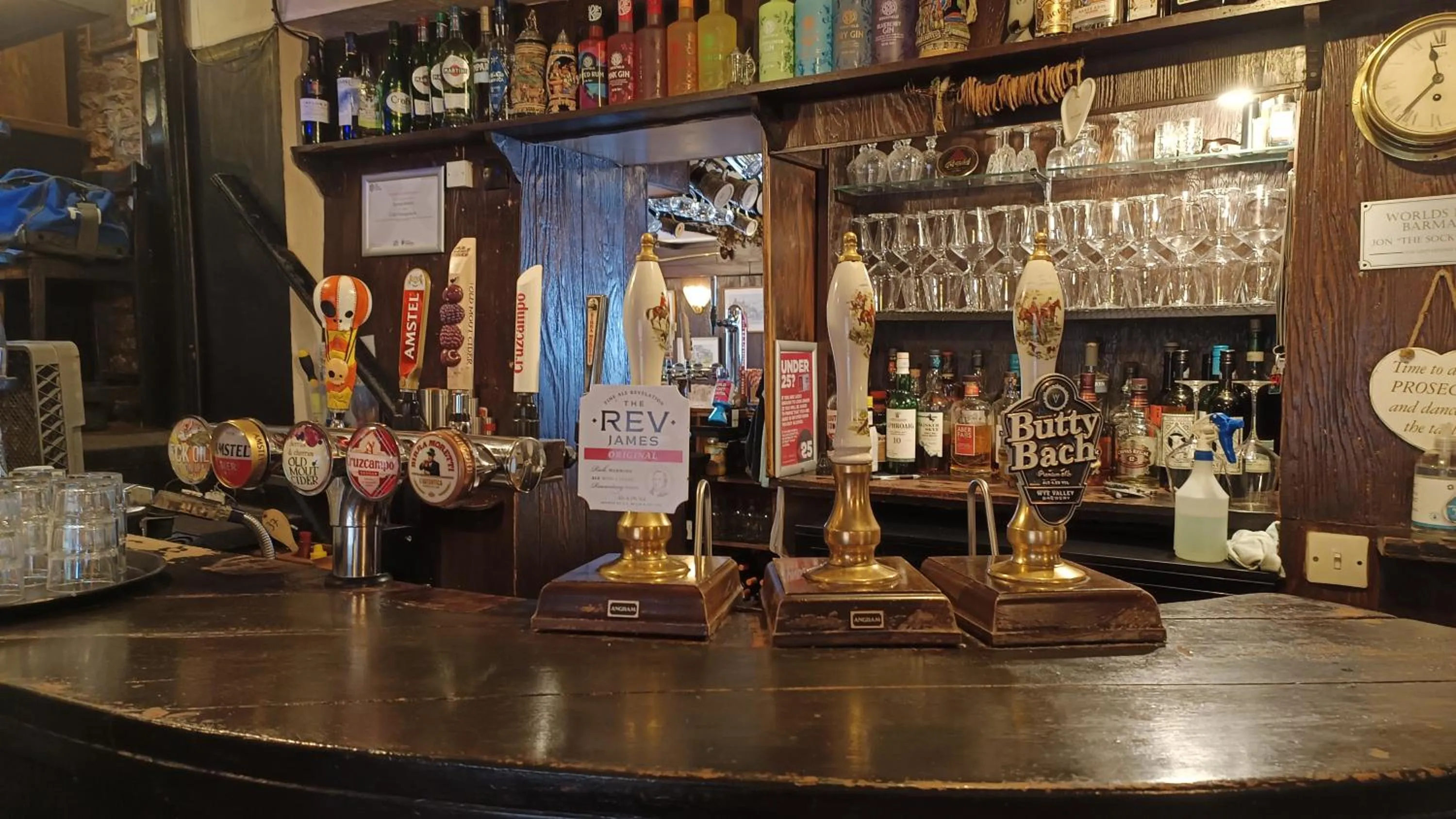 Restaurant/places to eat in The Greyhound Inn and Hotel