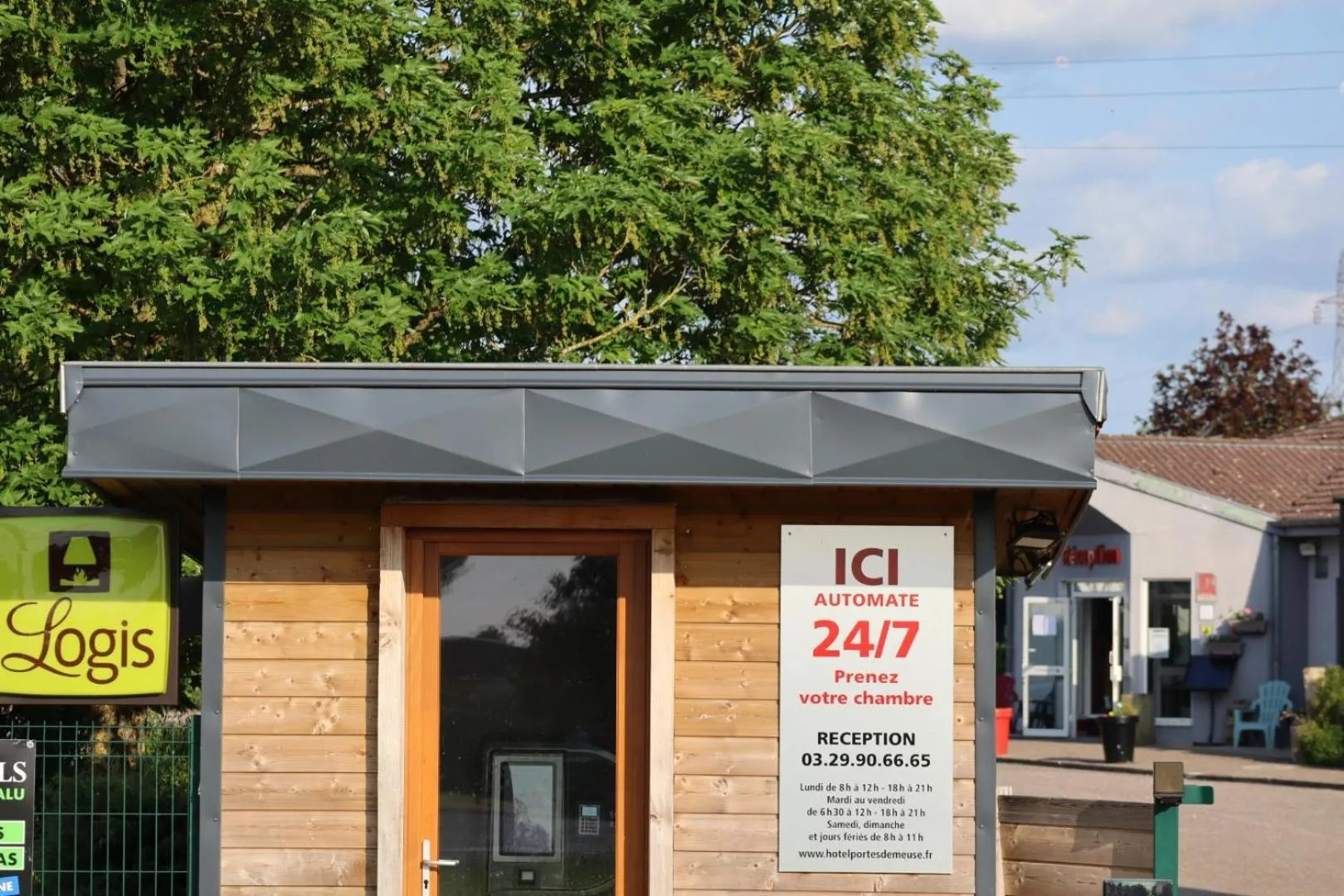 Lobby or reception in Logis Hotel des Portes de Meuse