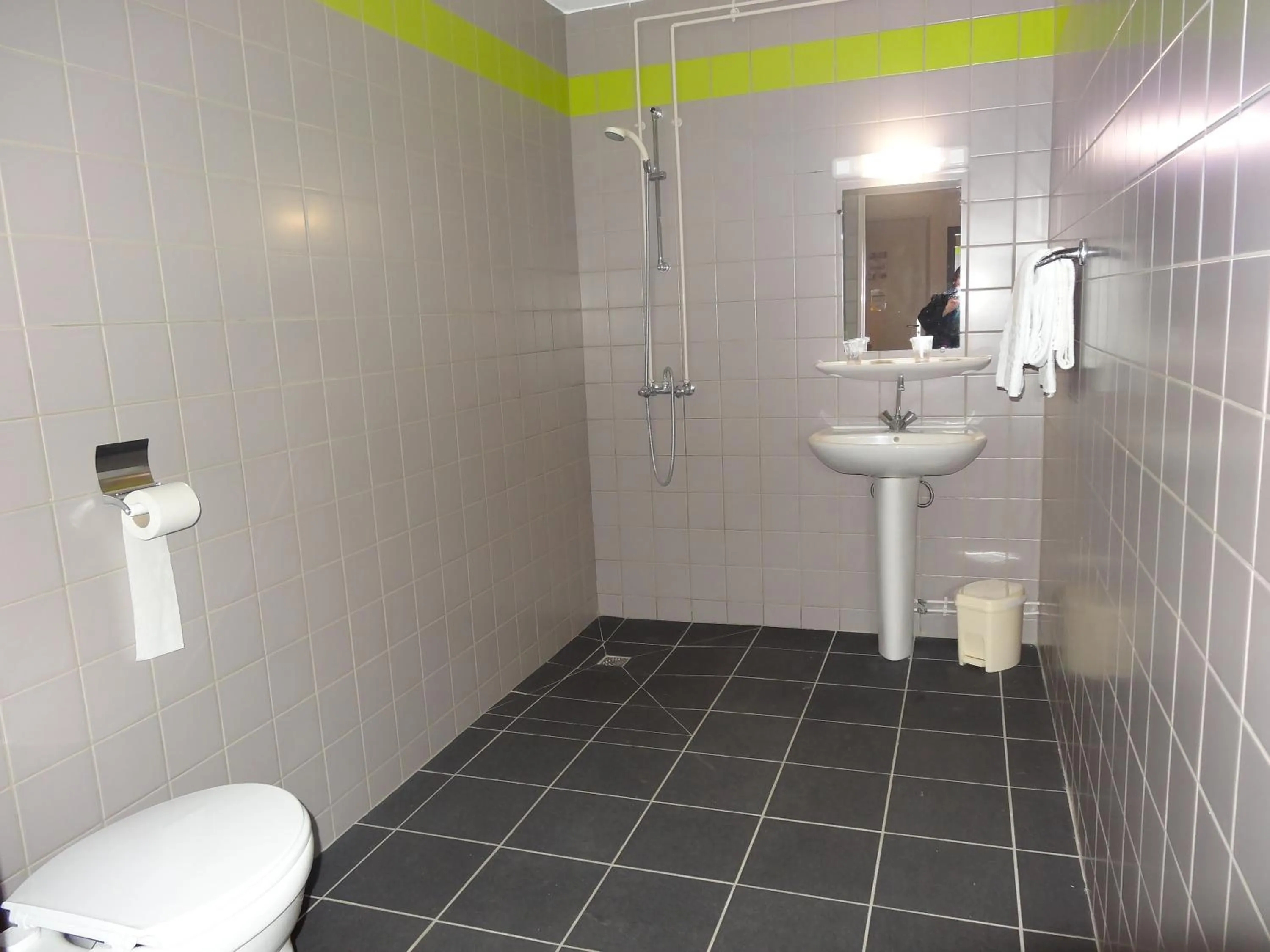 Bathroom in Logis Hotel des Portes de Meuse