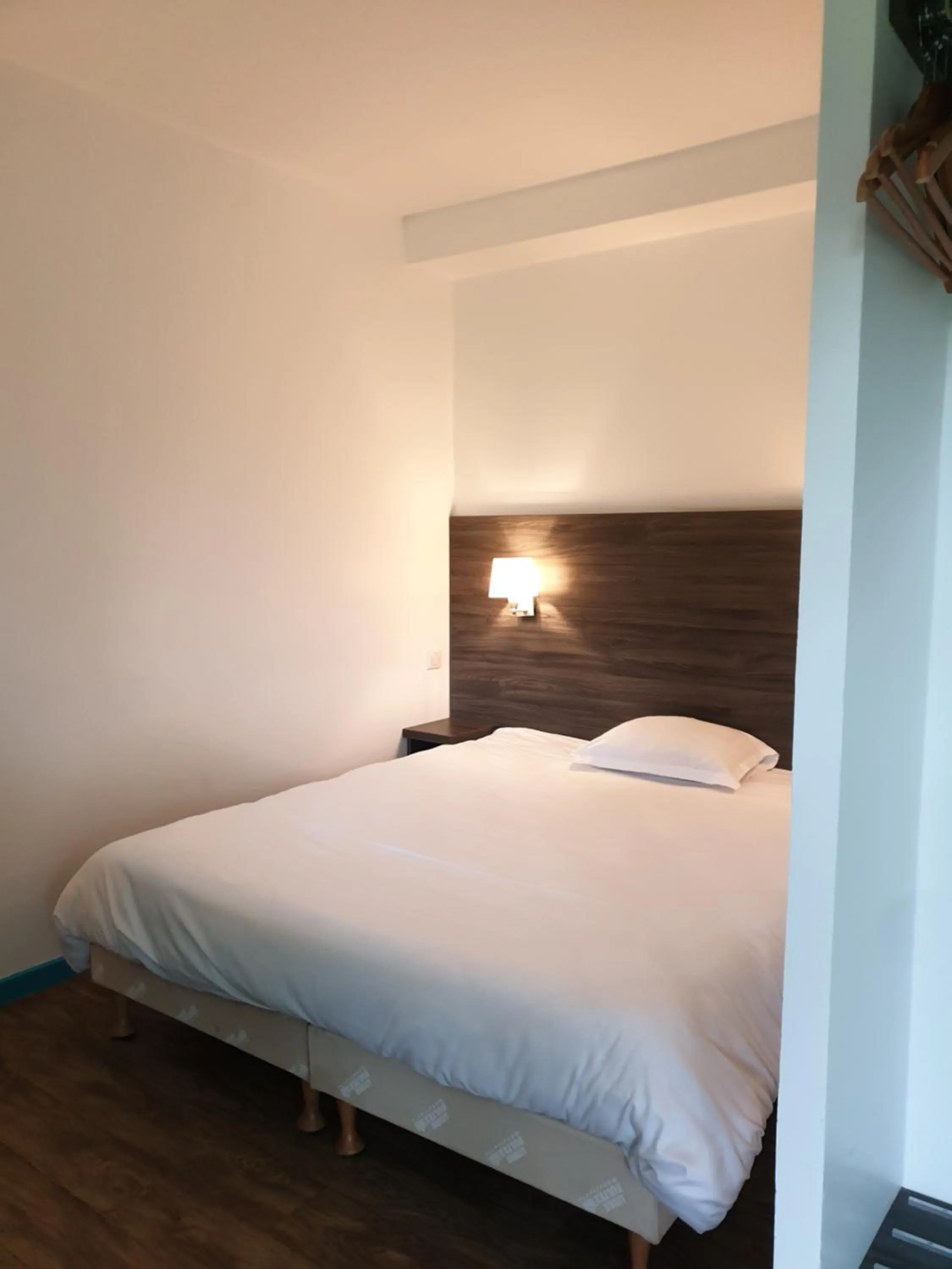 Bed in Logis Hotel des Portes de Meuse