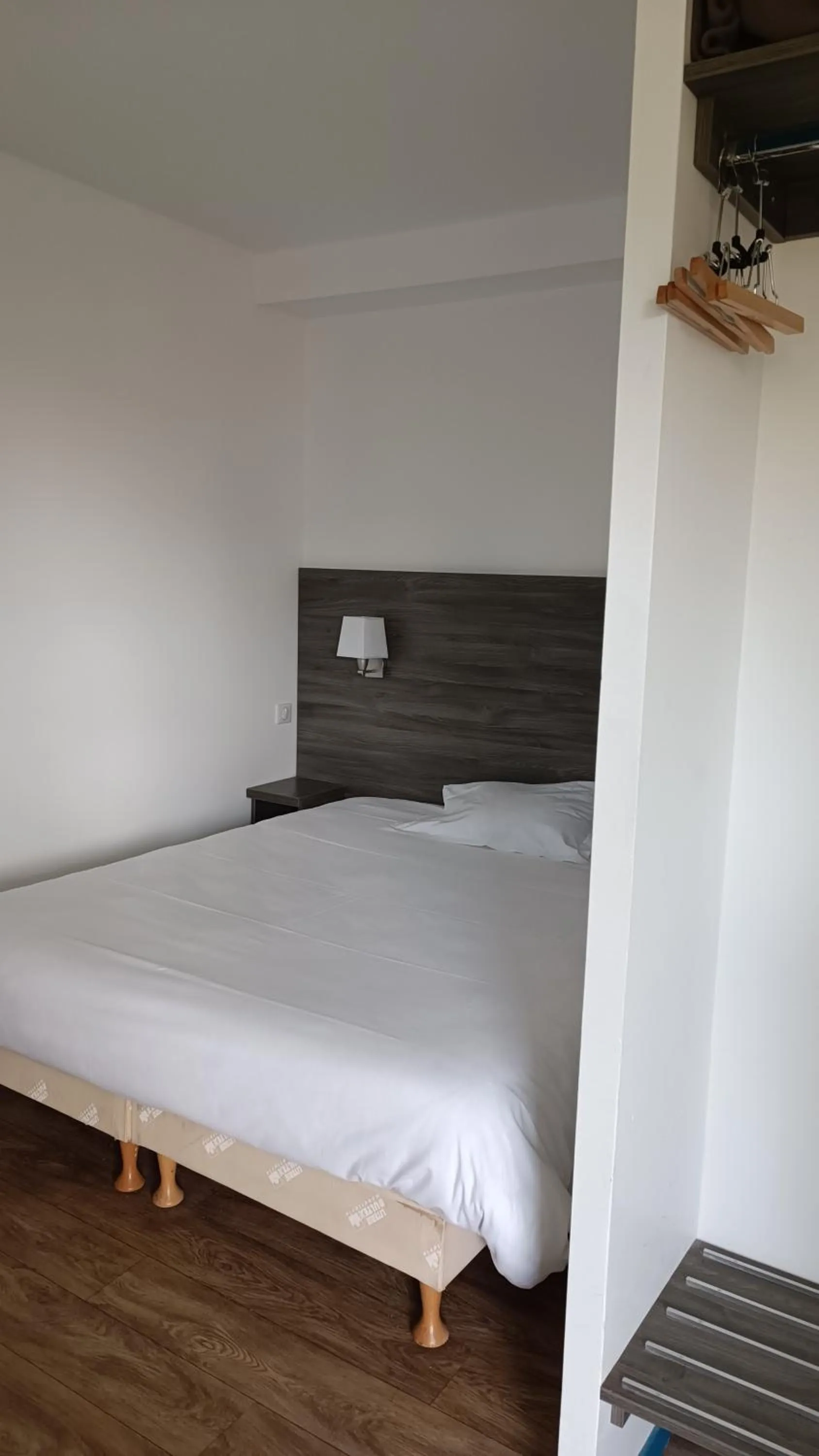 Bed in Logis Hotel des Portes de Meuse