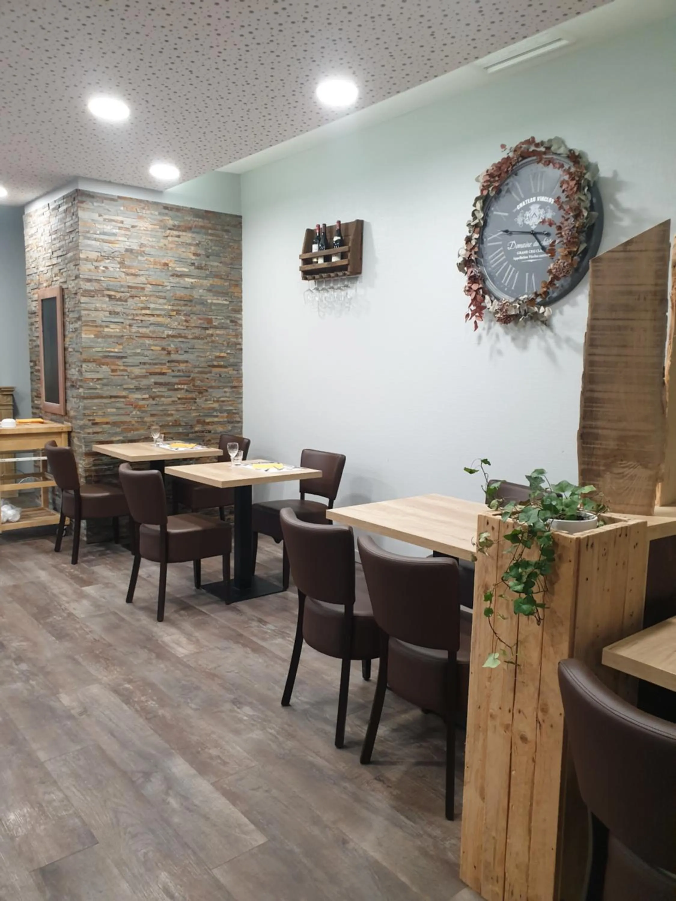 Breakfast in Logis Hotel des Portes de Meuse