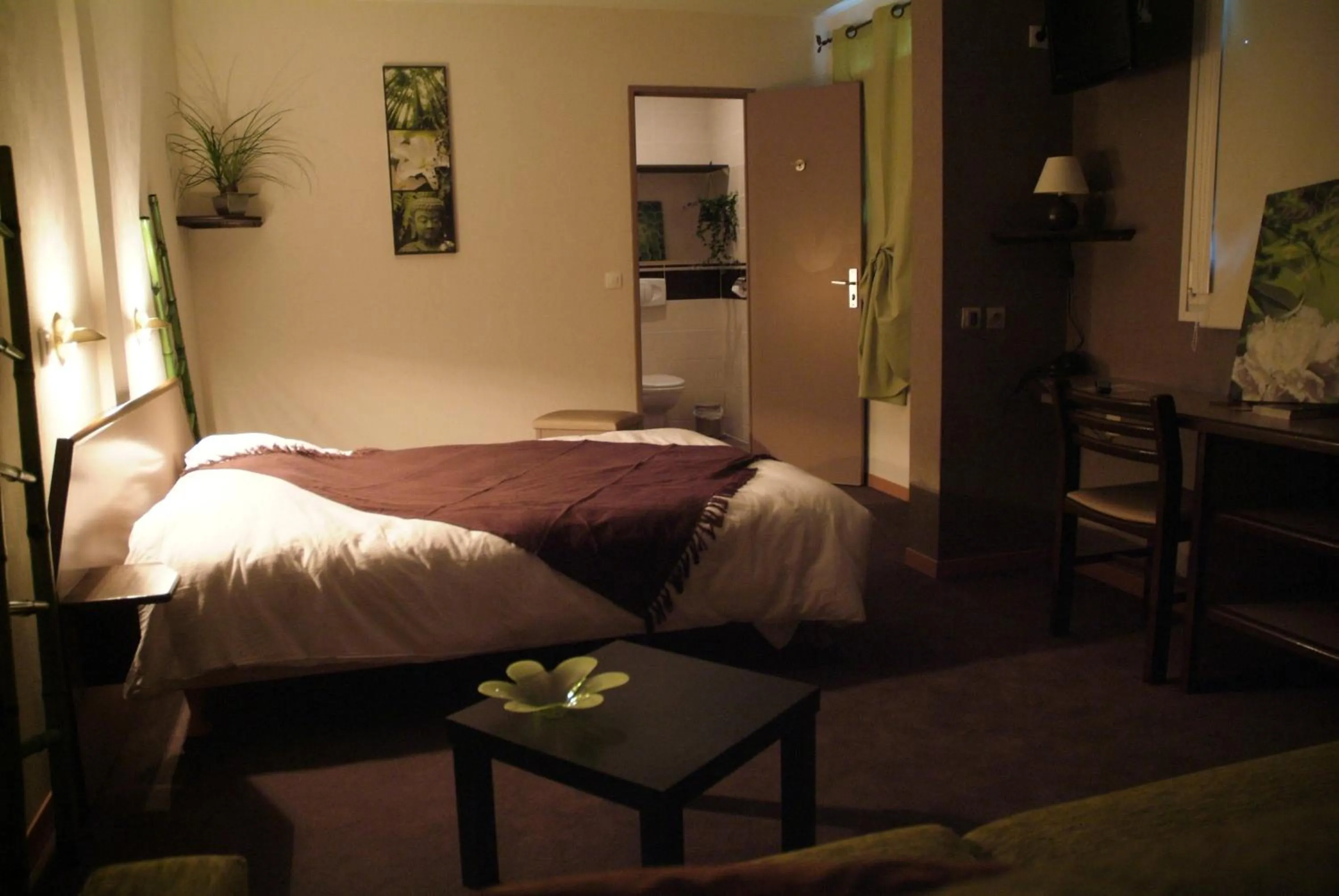Photo of the whole room, Bed in Logis Hotel des Portes de Meuse