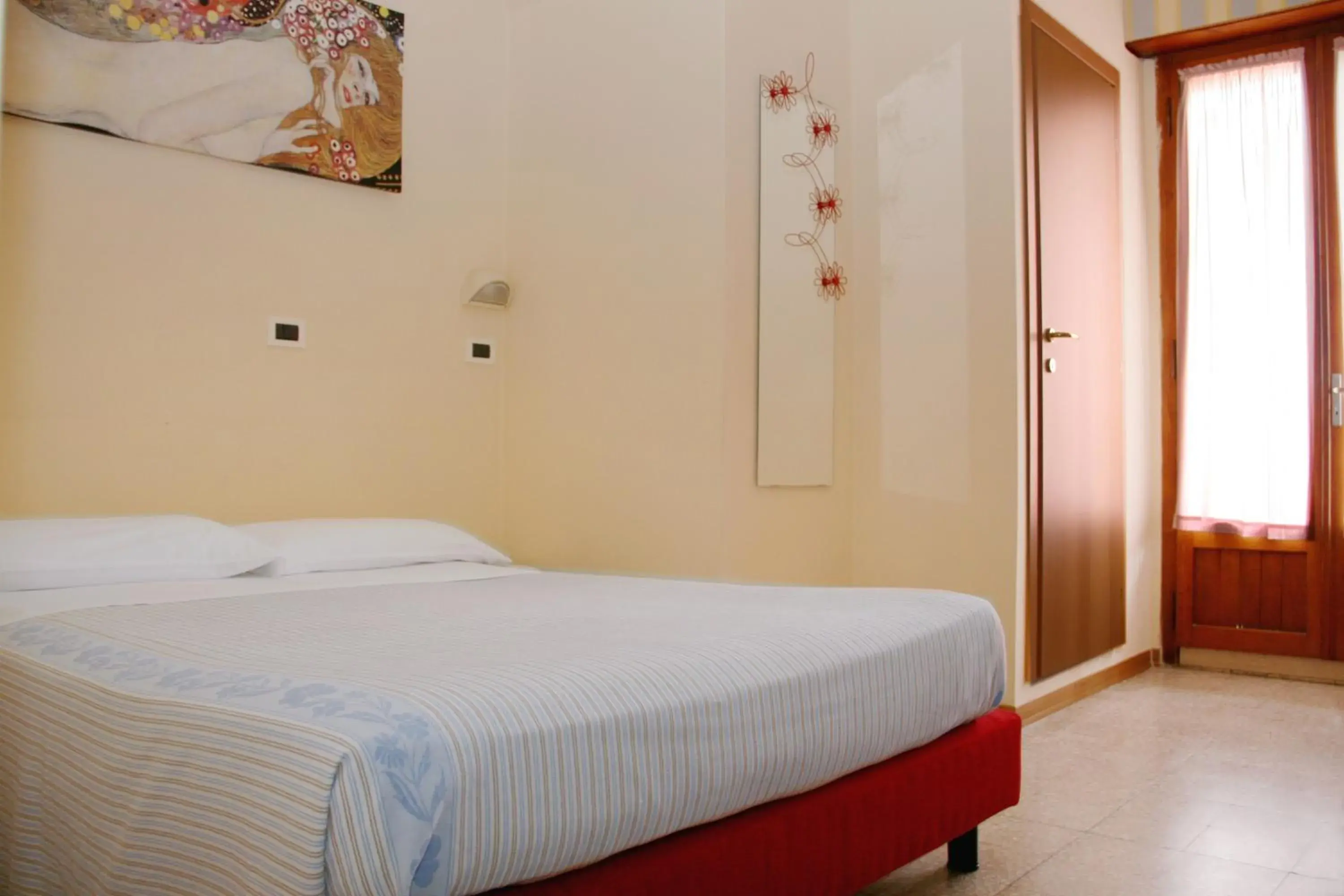 Double Room with French Bed in Hotel Jolie Double Room with French Bed in Hotel Jolie