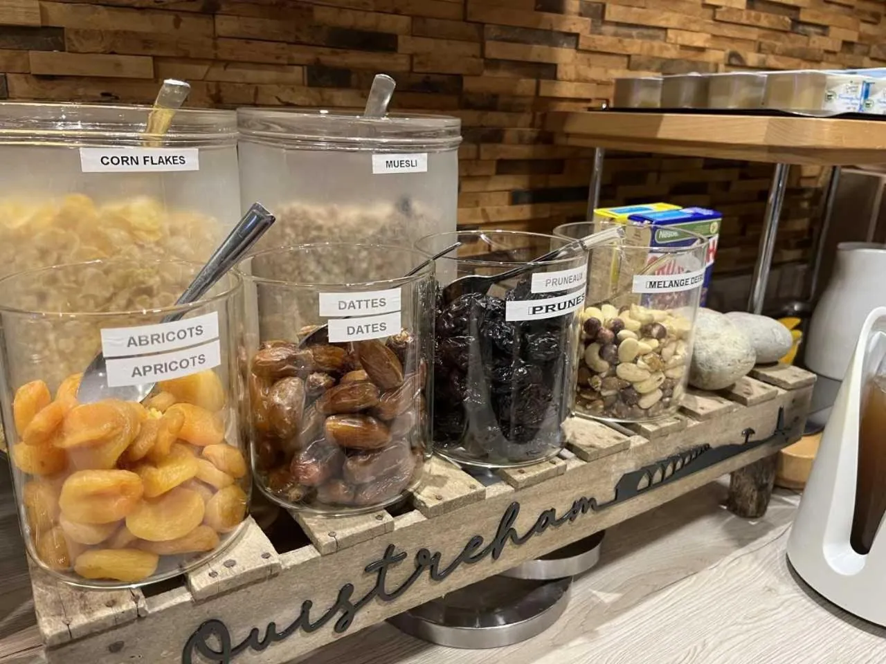 Breakfast in Hotel Best Western La Mare Ô Poissons