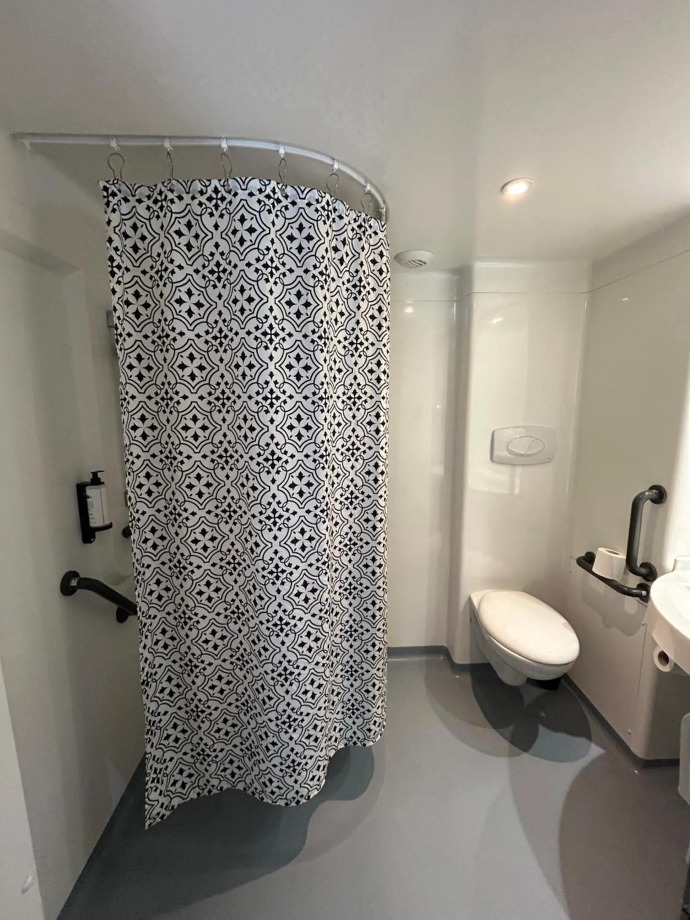 Bathroom in Hotel Best Western La Mare Ô Poissons