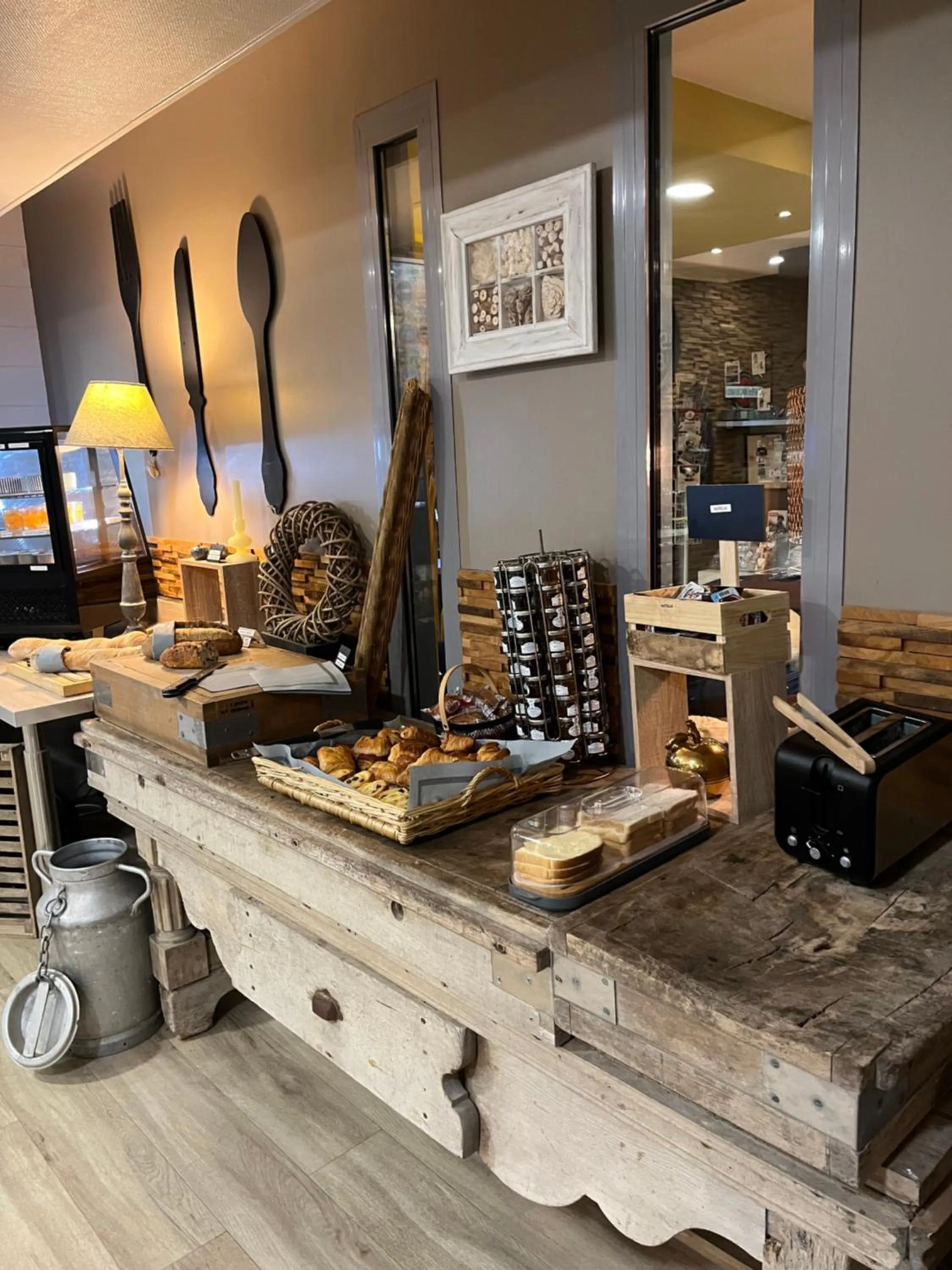 Breakfast in Hotel Best Western La Mare Ô Poissons