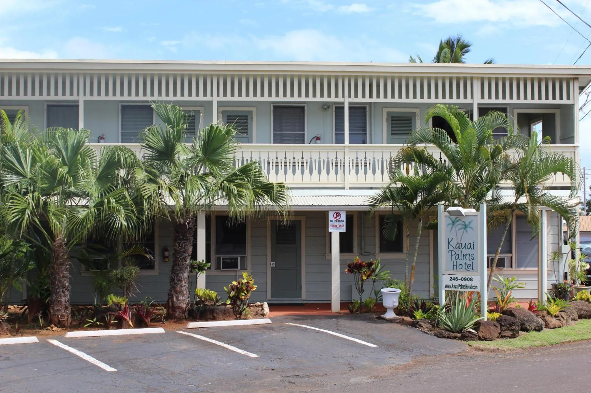 Property building in Kauai Palms Hotel