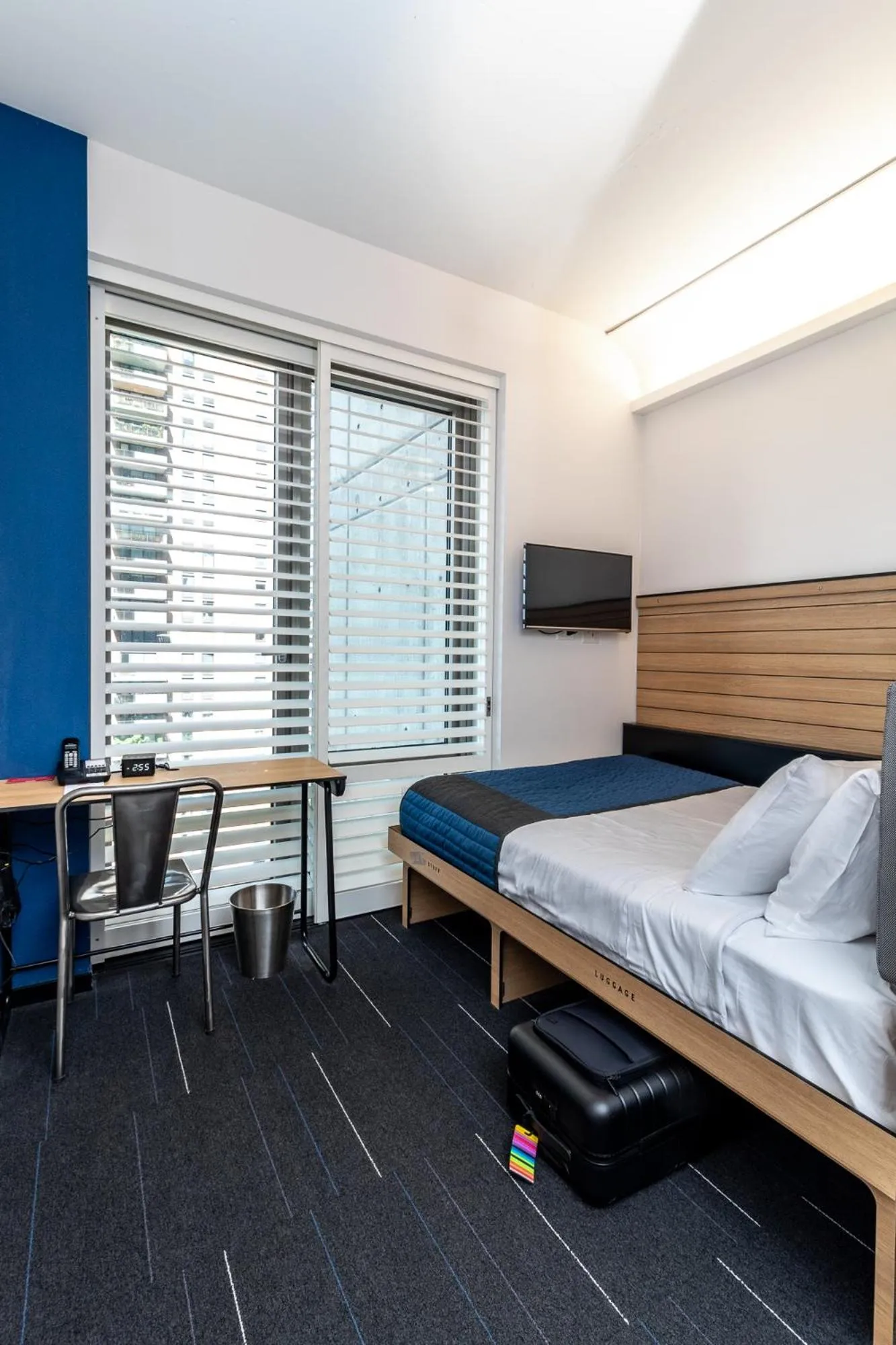 Photo of the whole room, Bed in Pod Times Square