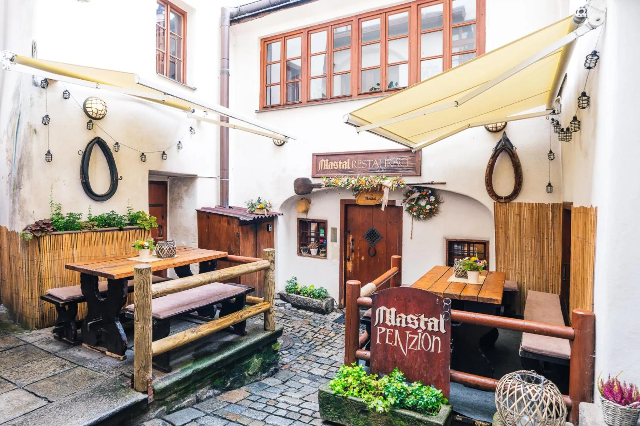 Restaurant/places to eat in Penzion Thallerův Dům