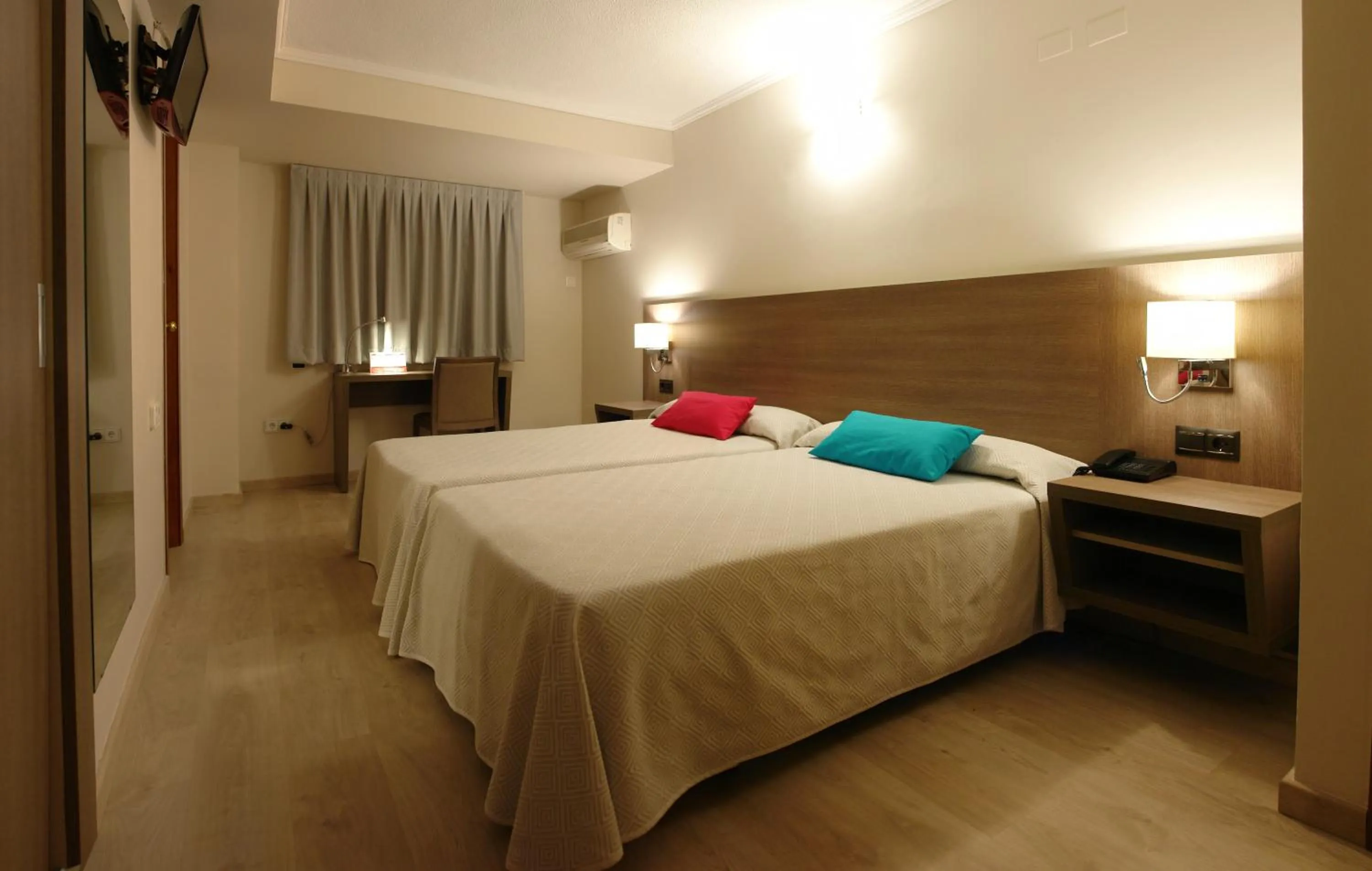 Photo of the whole room, Bed in Hotel Avenida Plaza