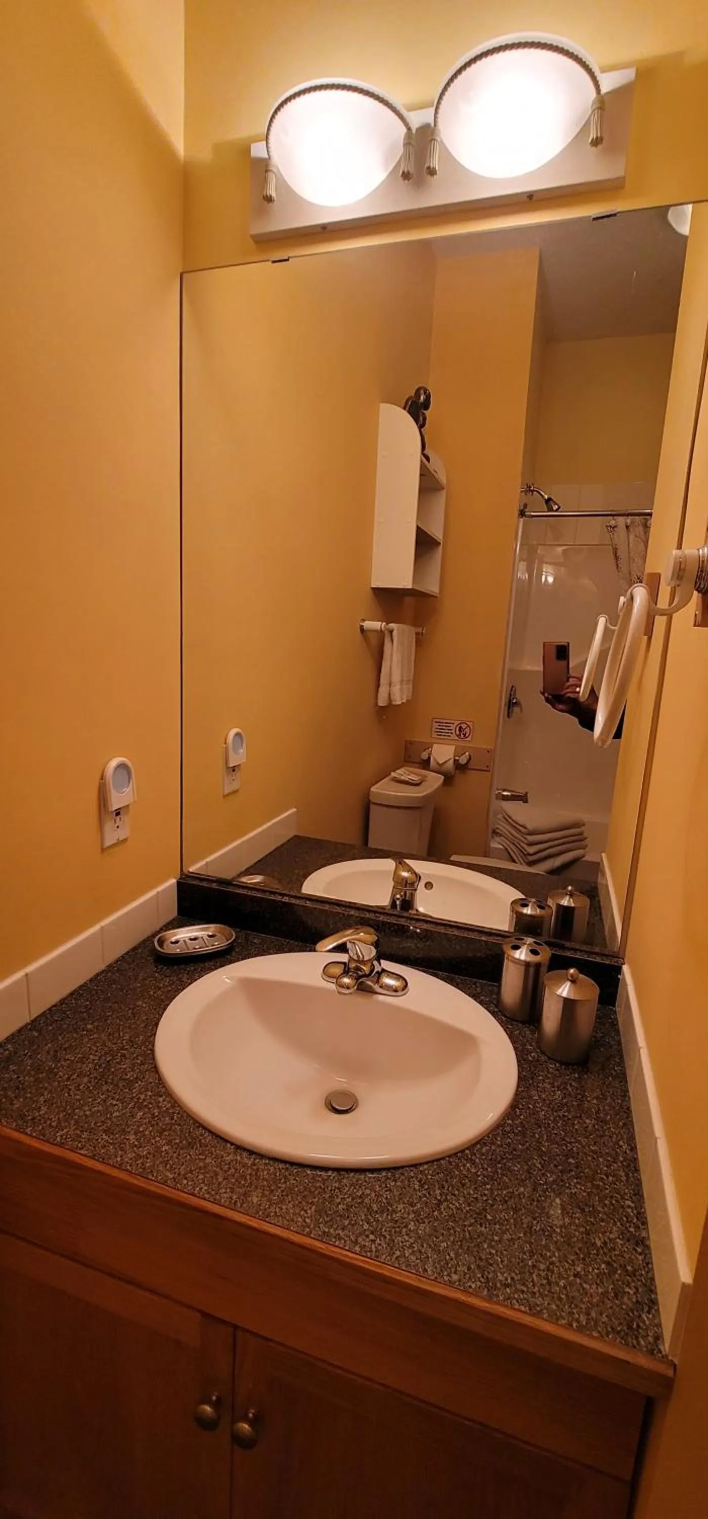 Vacation Homes by The Bulldog- Berker's Suite A