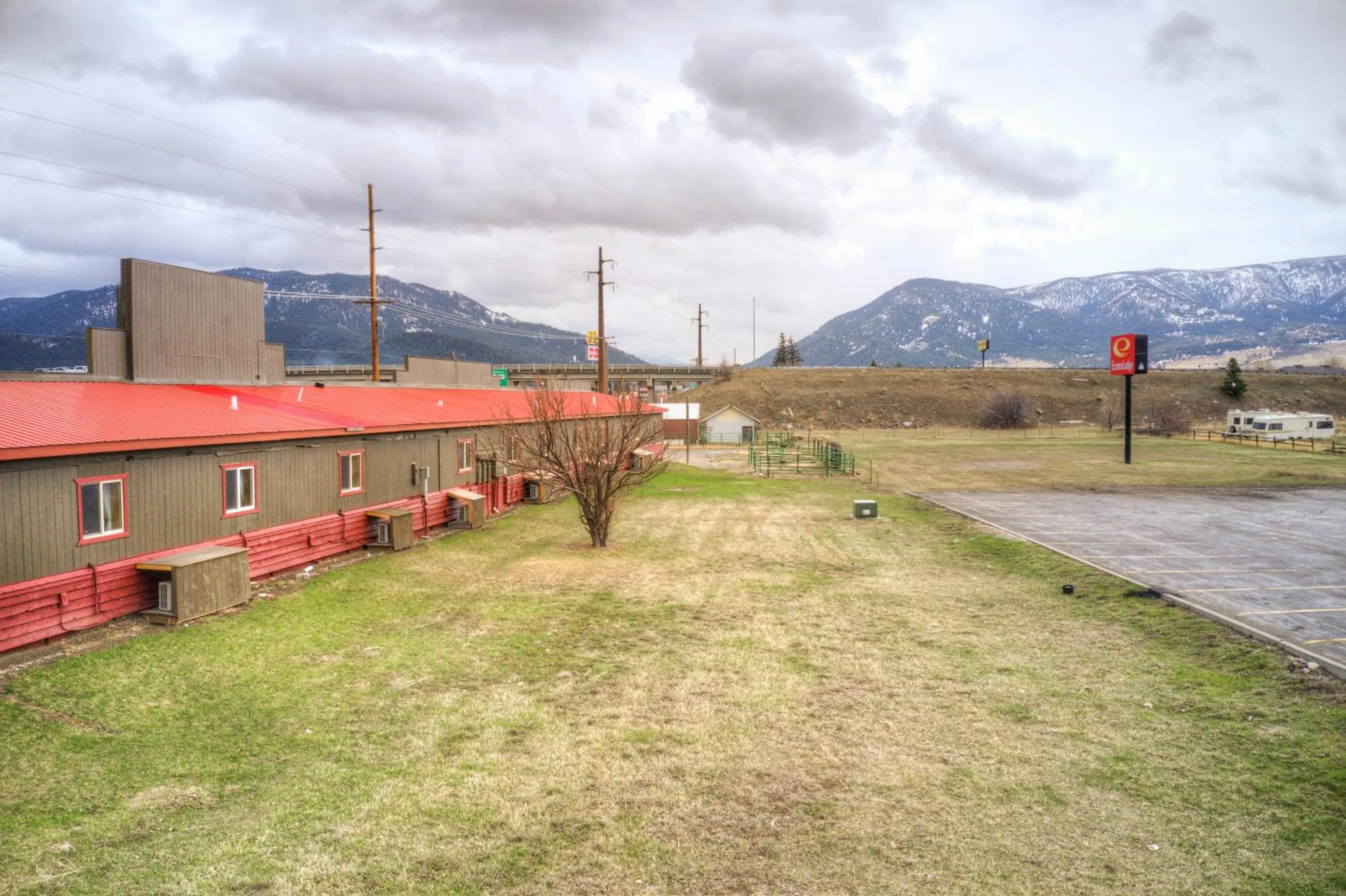 Livingston Inn - Historic