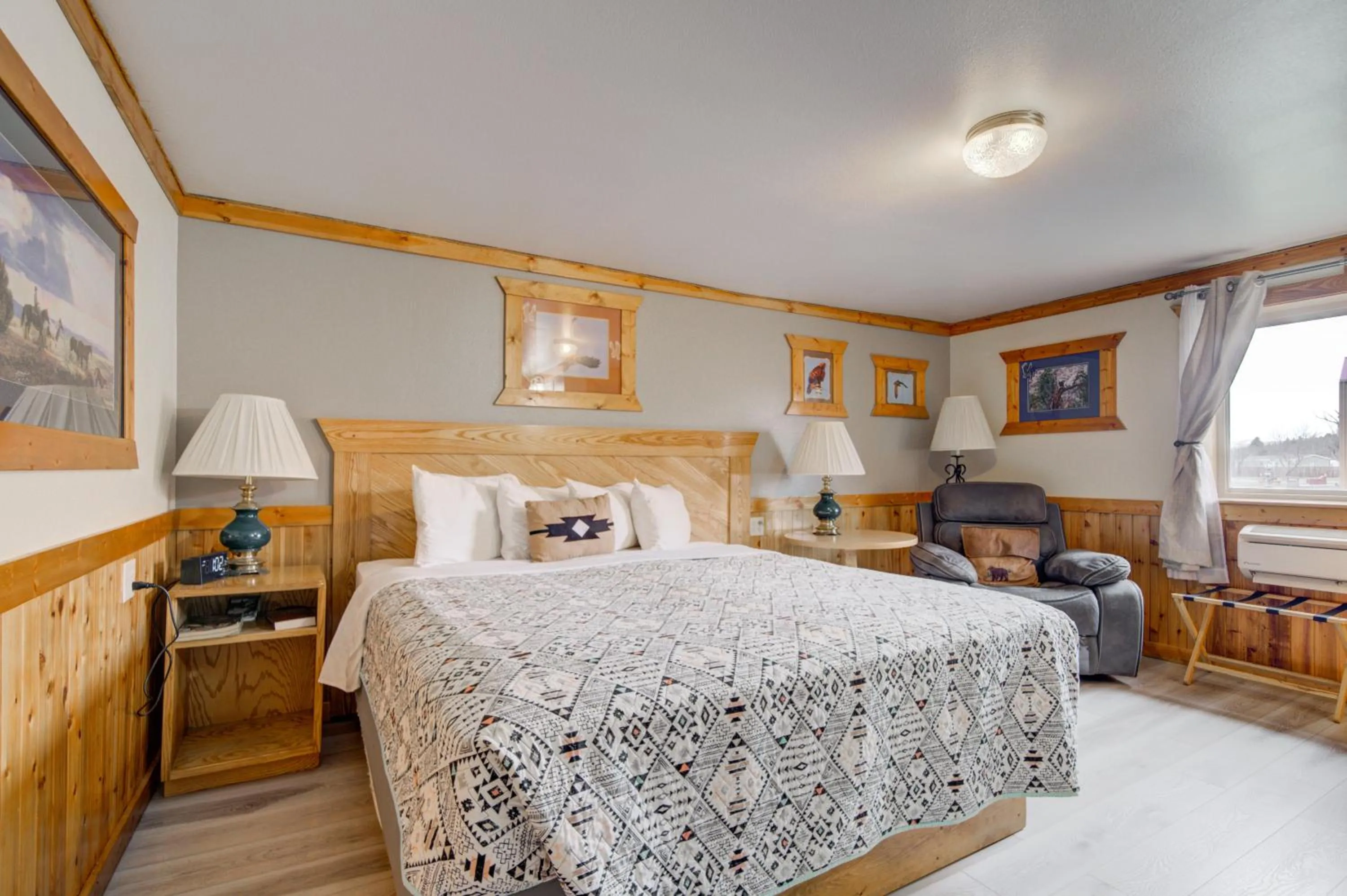 Livingston Inn - Historic