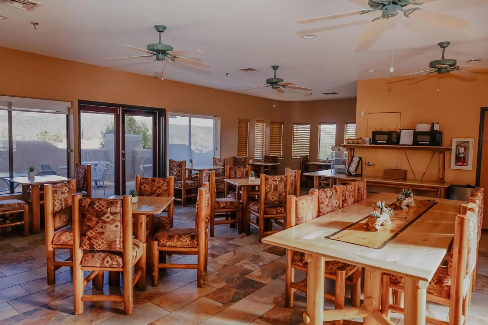 Buffet breakfast in Southwest Inn at Sedona