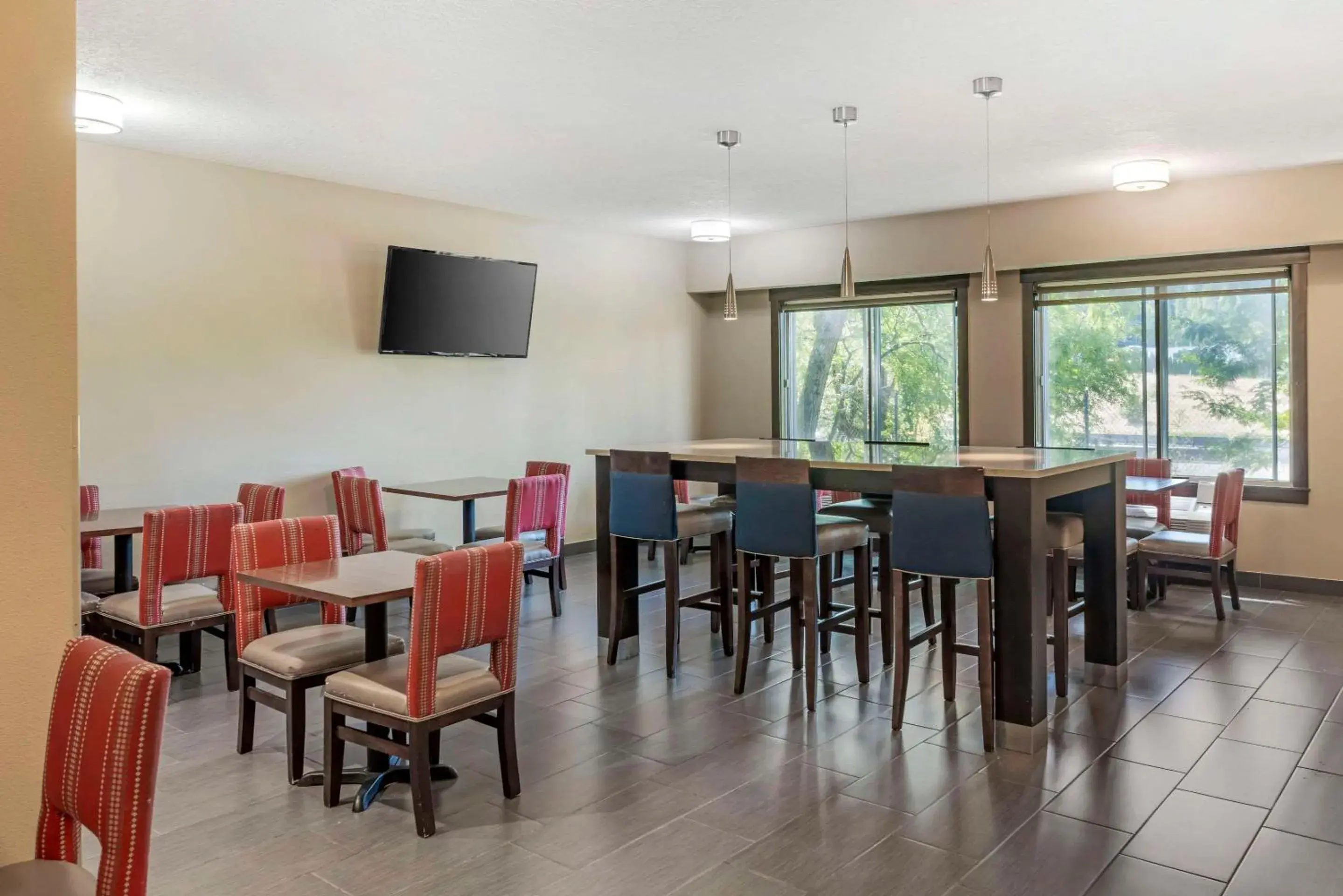 Breakfast in Comfort Suites Near Vancouver Mall Breakfast in Comfort Suites Near Vancouver Mall