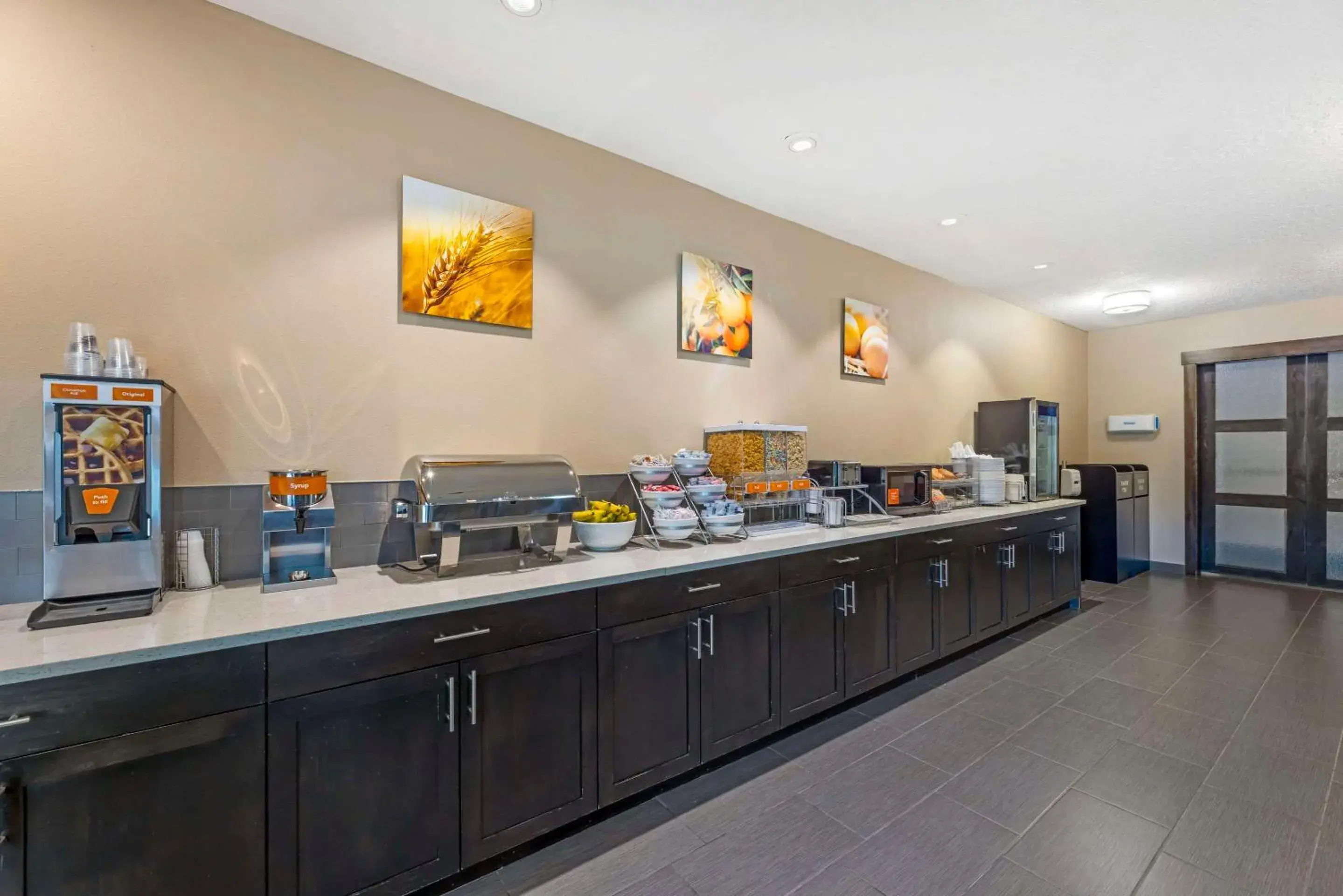 Breakfast in Comfort Suites Near Vancouver Mall Breakfast in Comfort Suites Near Vancouver Mall