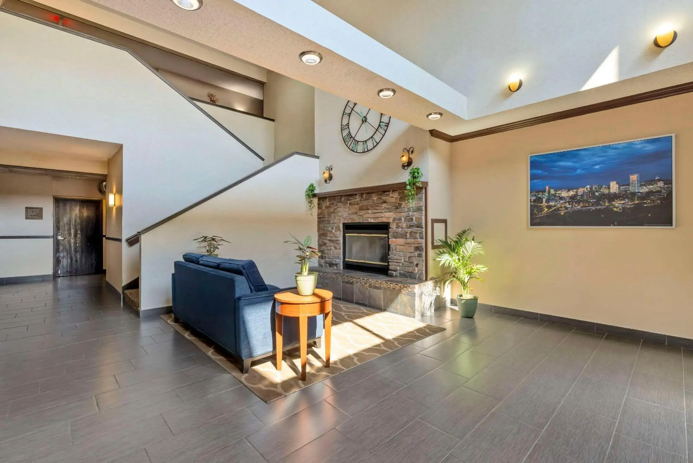 Lobby or reception in Comfort Suites Near Vancouver Mall Lobby or reception in Comfort Suites Near Vancouver Mall