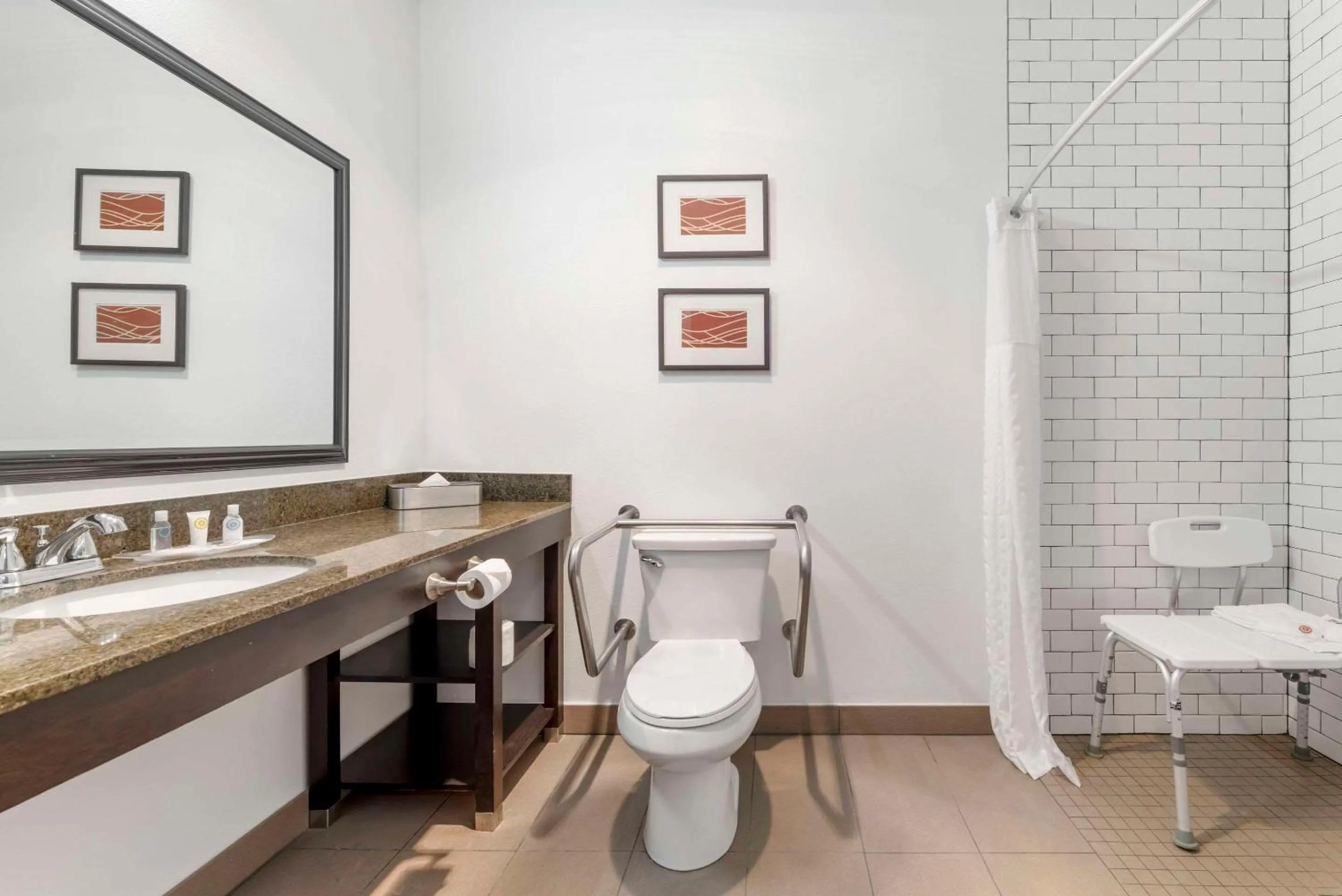 Bedroom in Comfort Suites Near Vancouver Mall