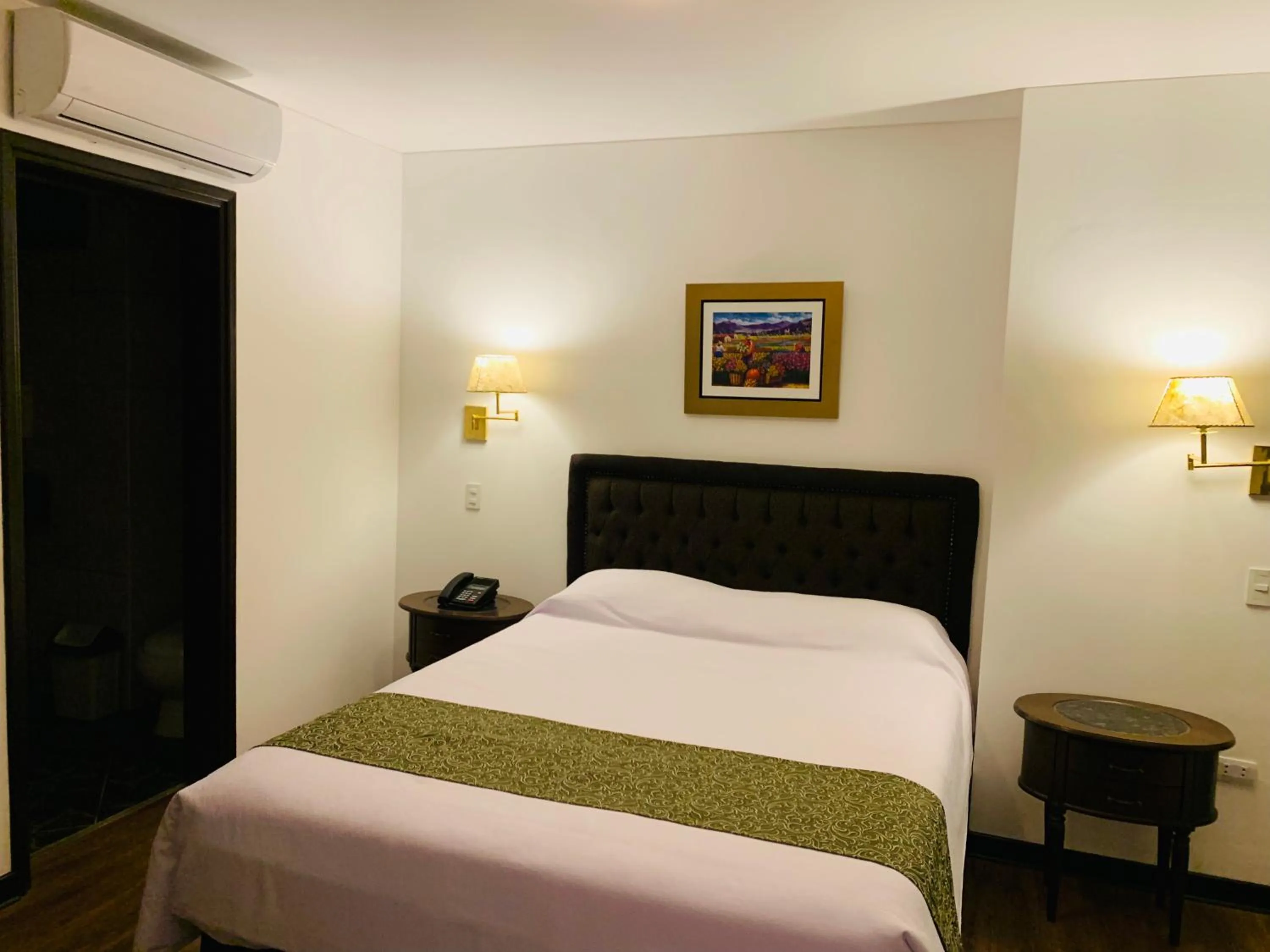 Photo of the whole room in Hotel Monte Real