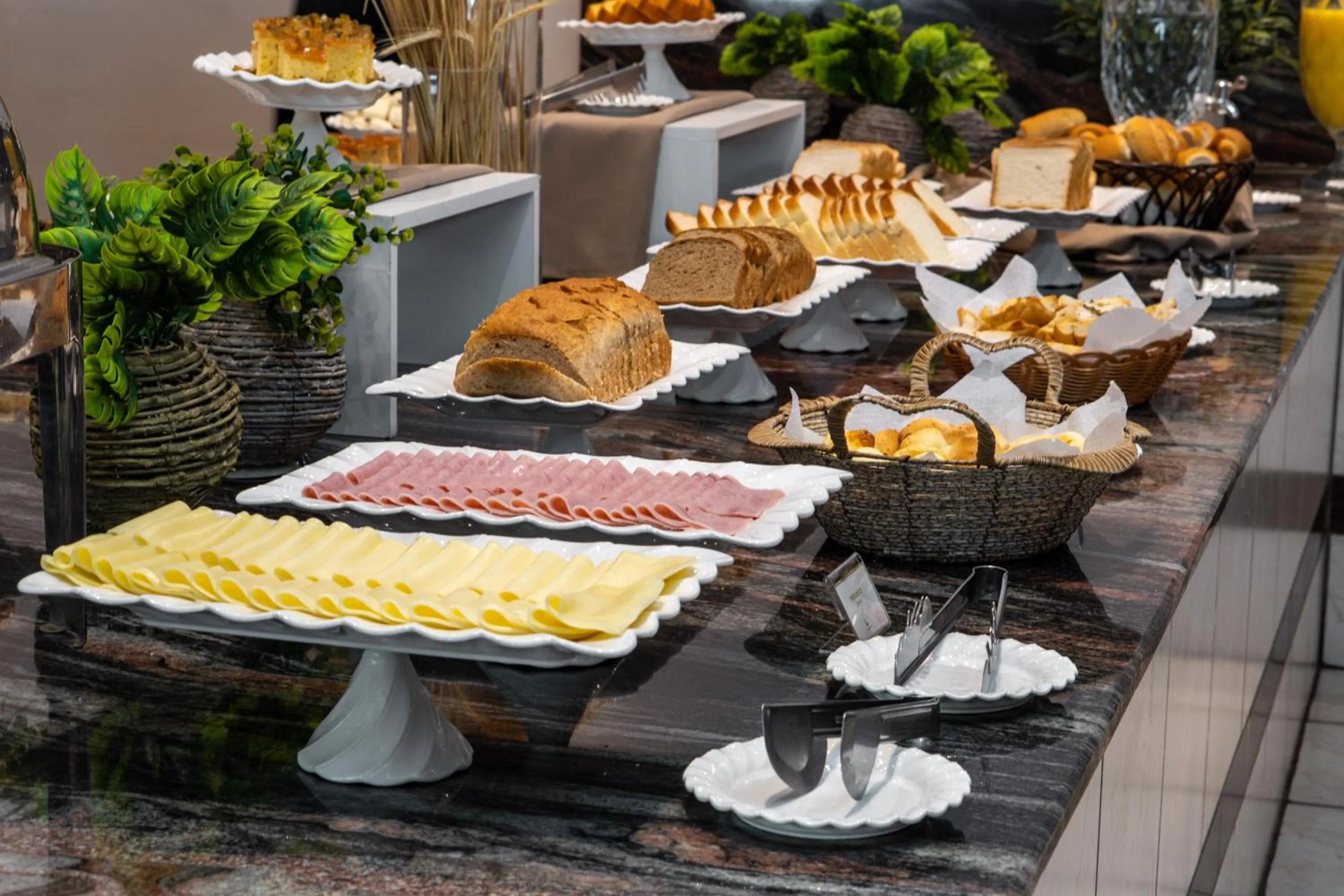 Breakfast in Suíça Iguaçu Hotel & Resort