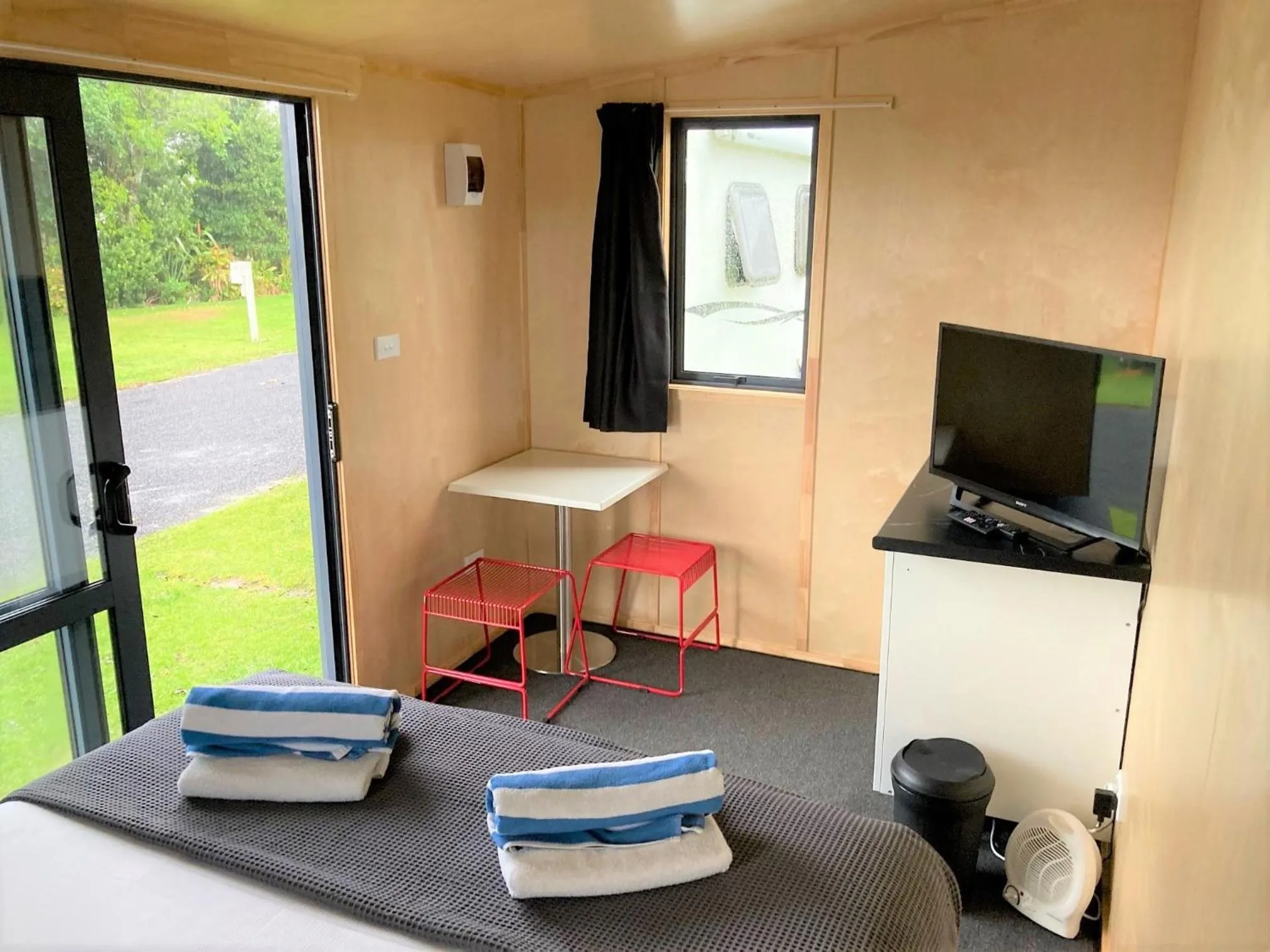 TV and multimedia in Athenree Hot Springs & Holiday Park