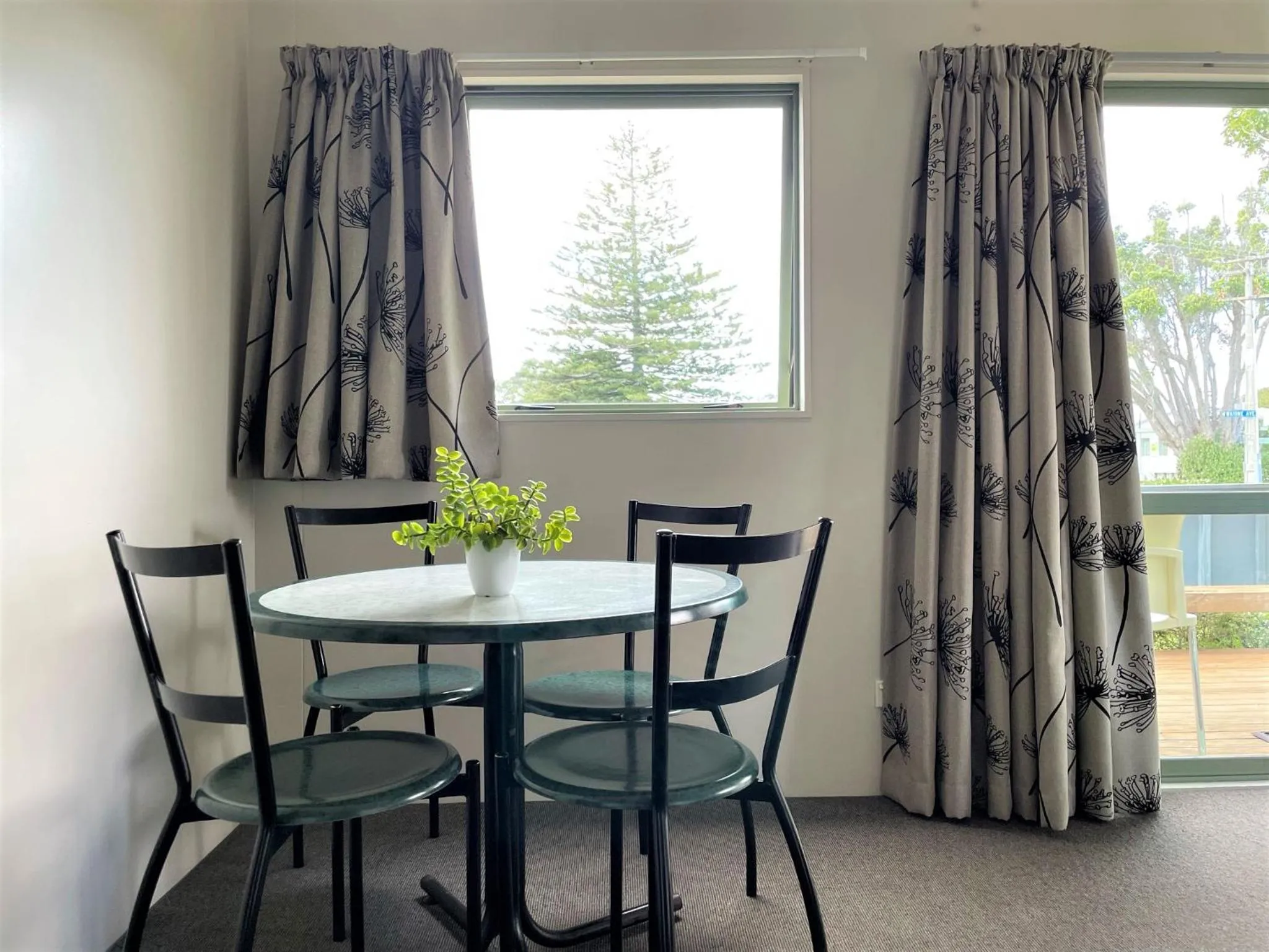 Dining area in Athenree Hot Springs & Holiday Park