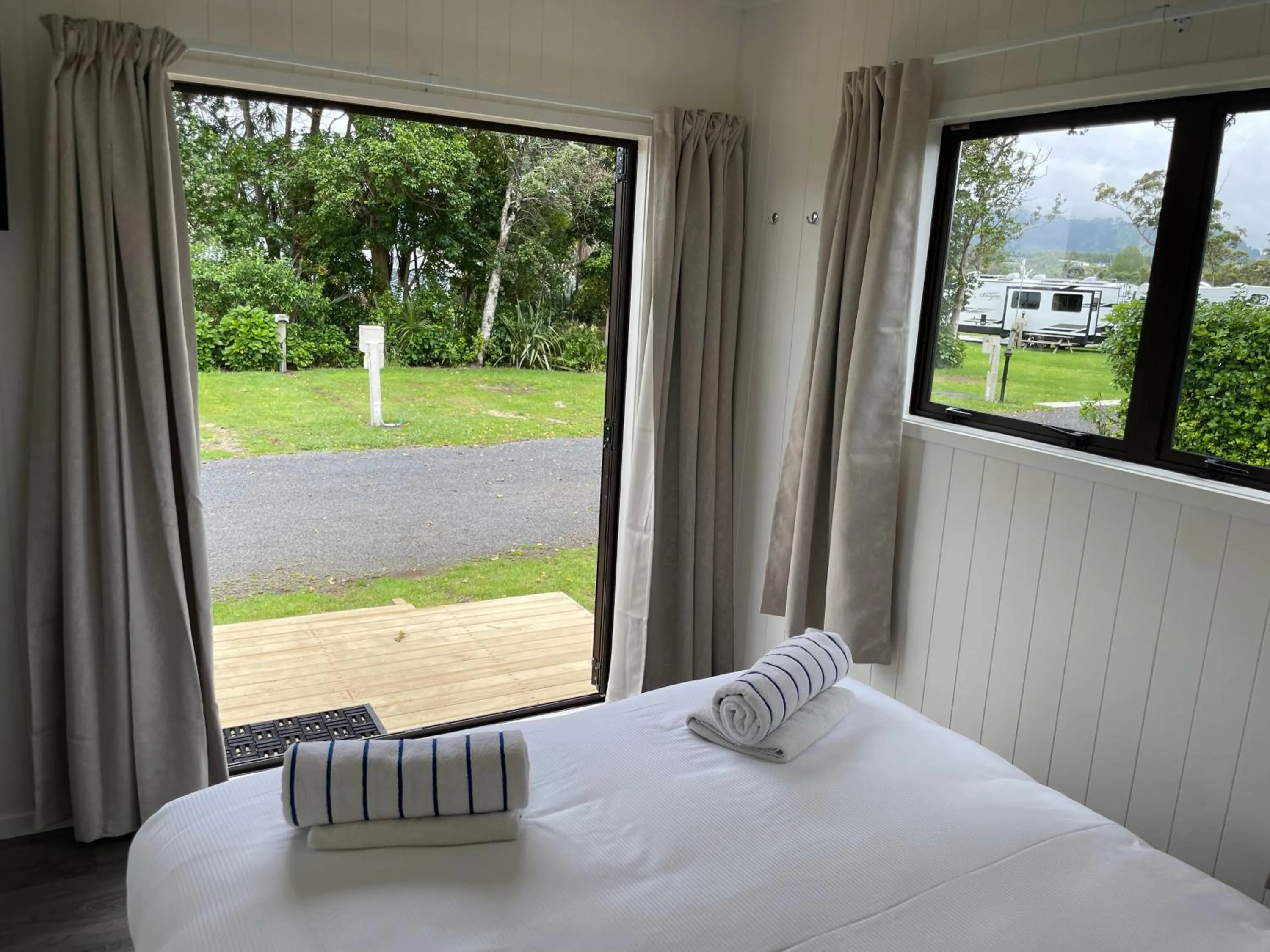 Bedroom, Bed in Athenree Hot Springs & Holiday Park