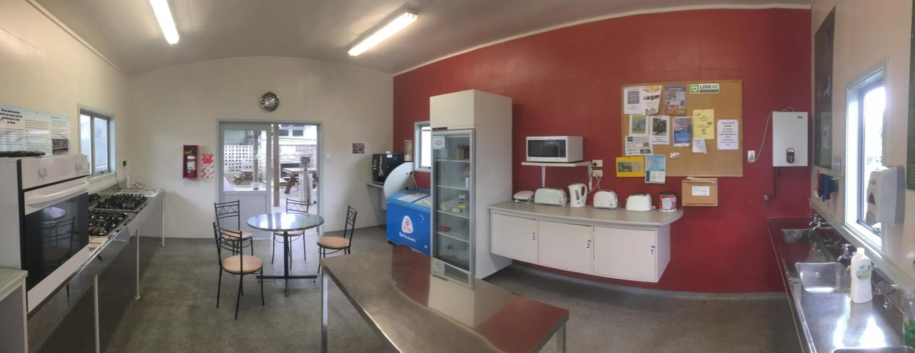 Kitchen or kitchenette in Athenree Hot Springs & Holiday Park