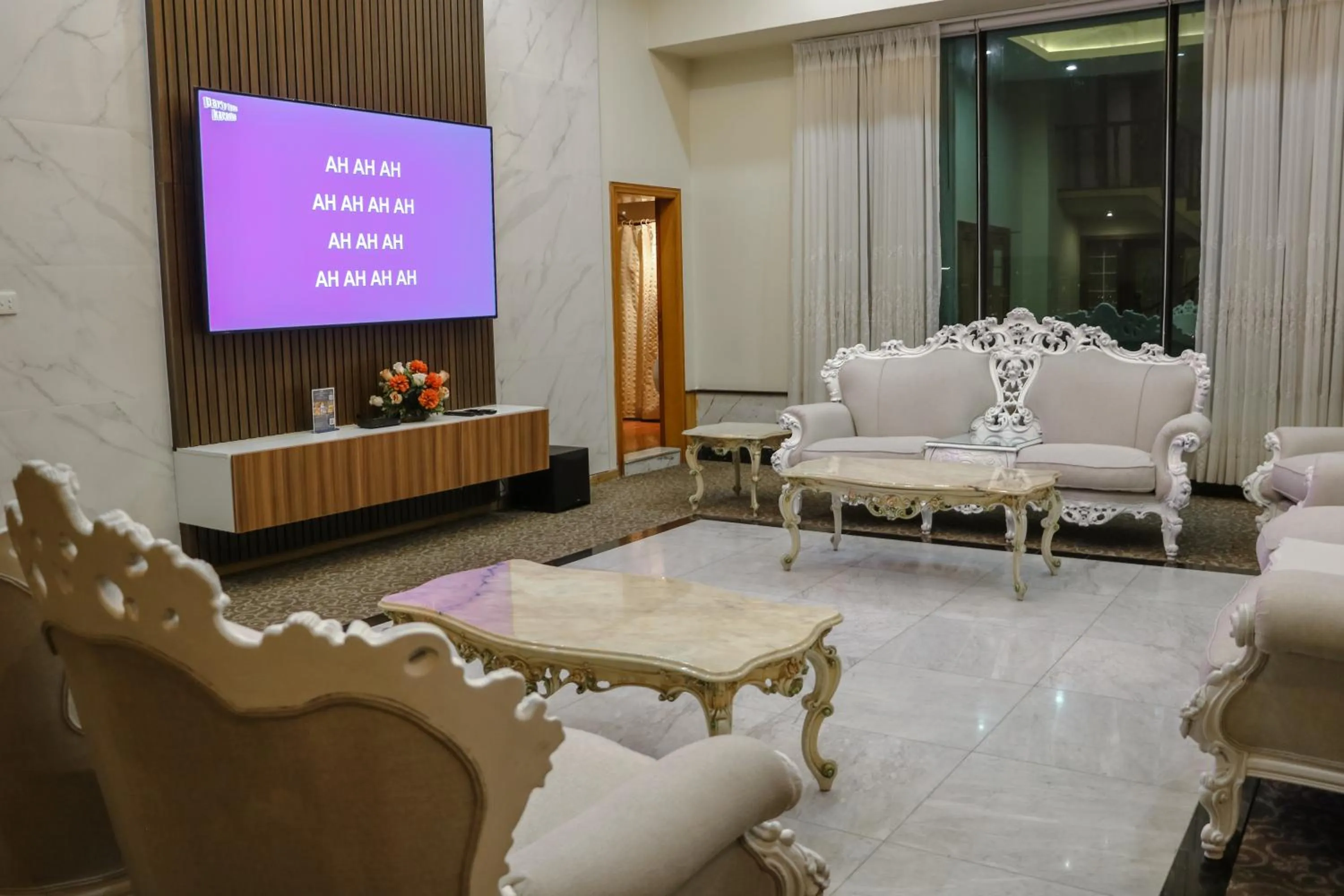 Karaoke in Hotel Miramar