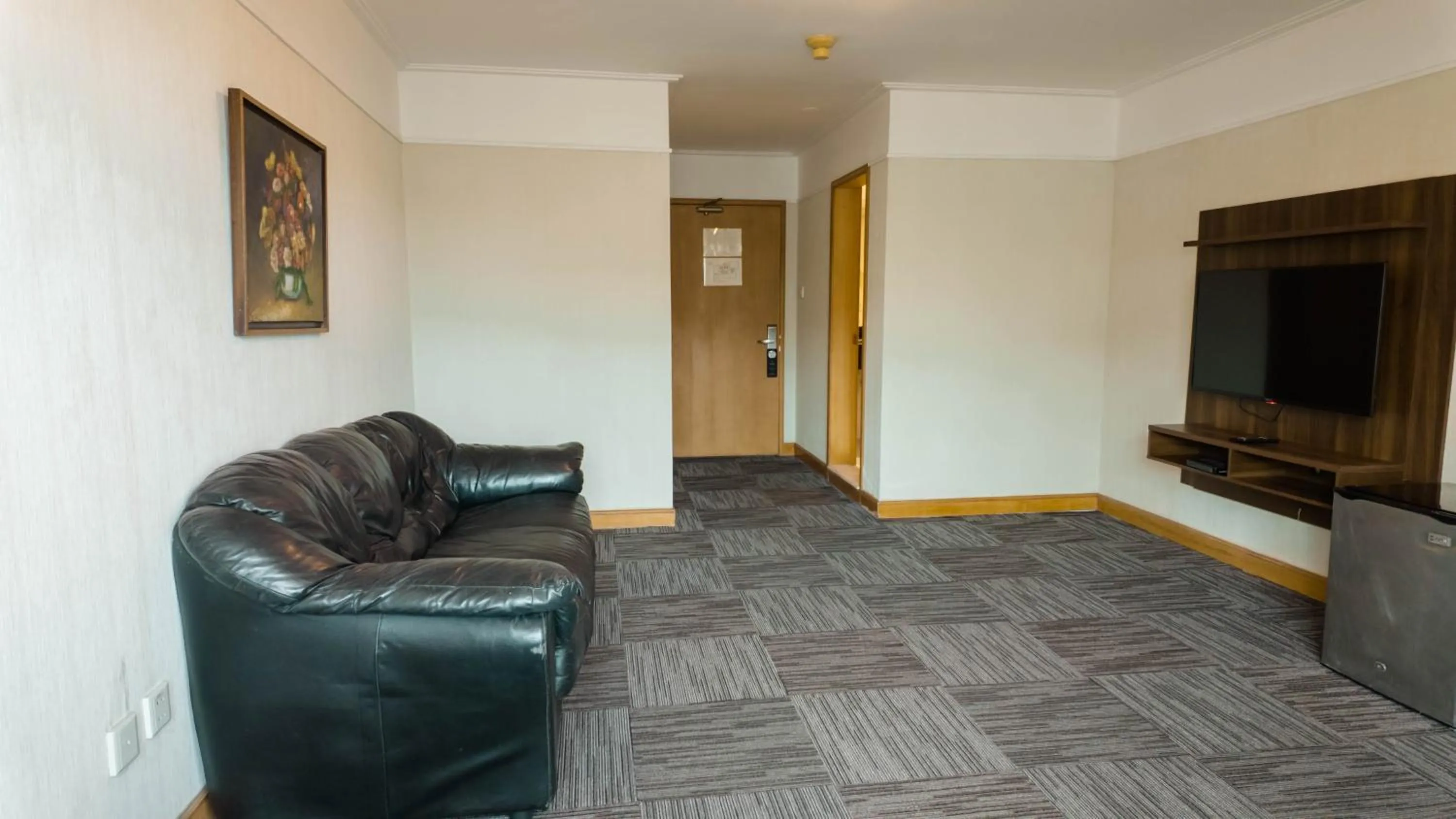 Communal lounge/ TV room in Hotel Miramar