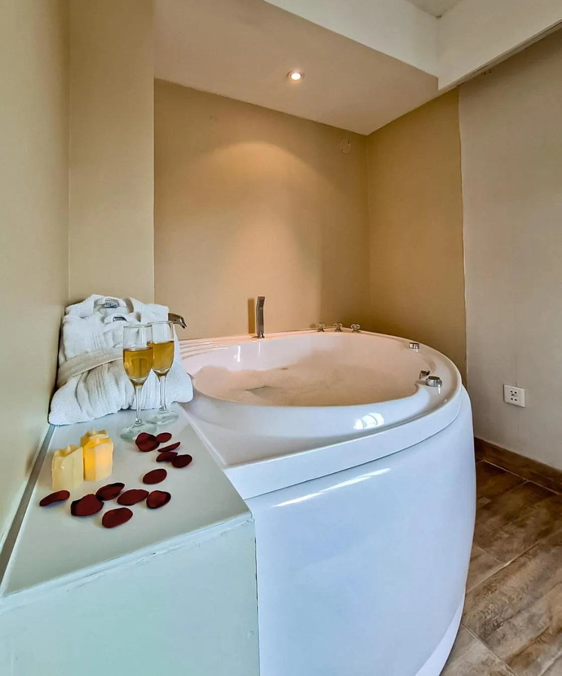 Hot Tub in Hotel Miramar