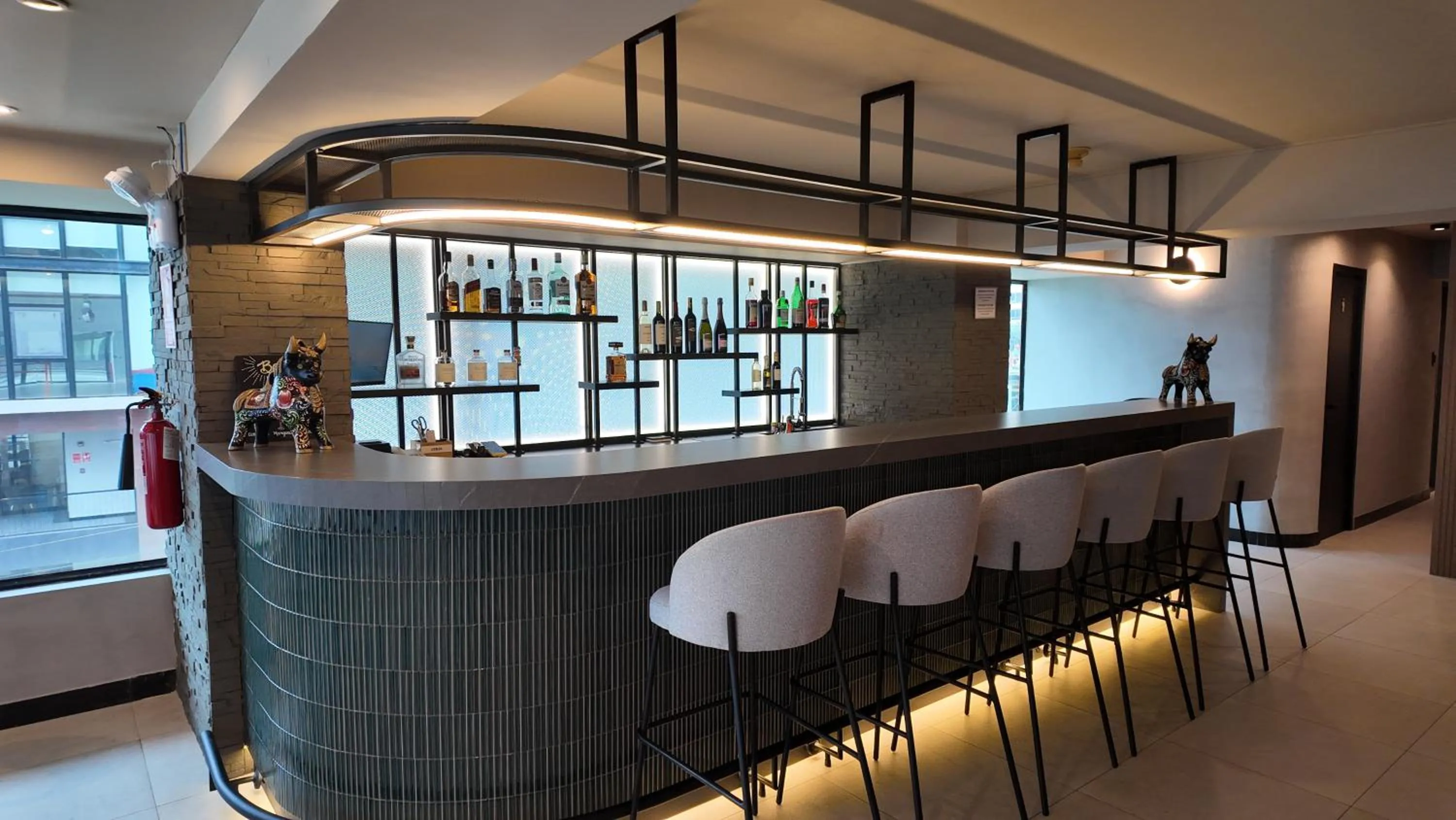 Restaurant/places to eat in Hotel Miramar