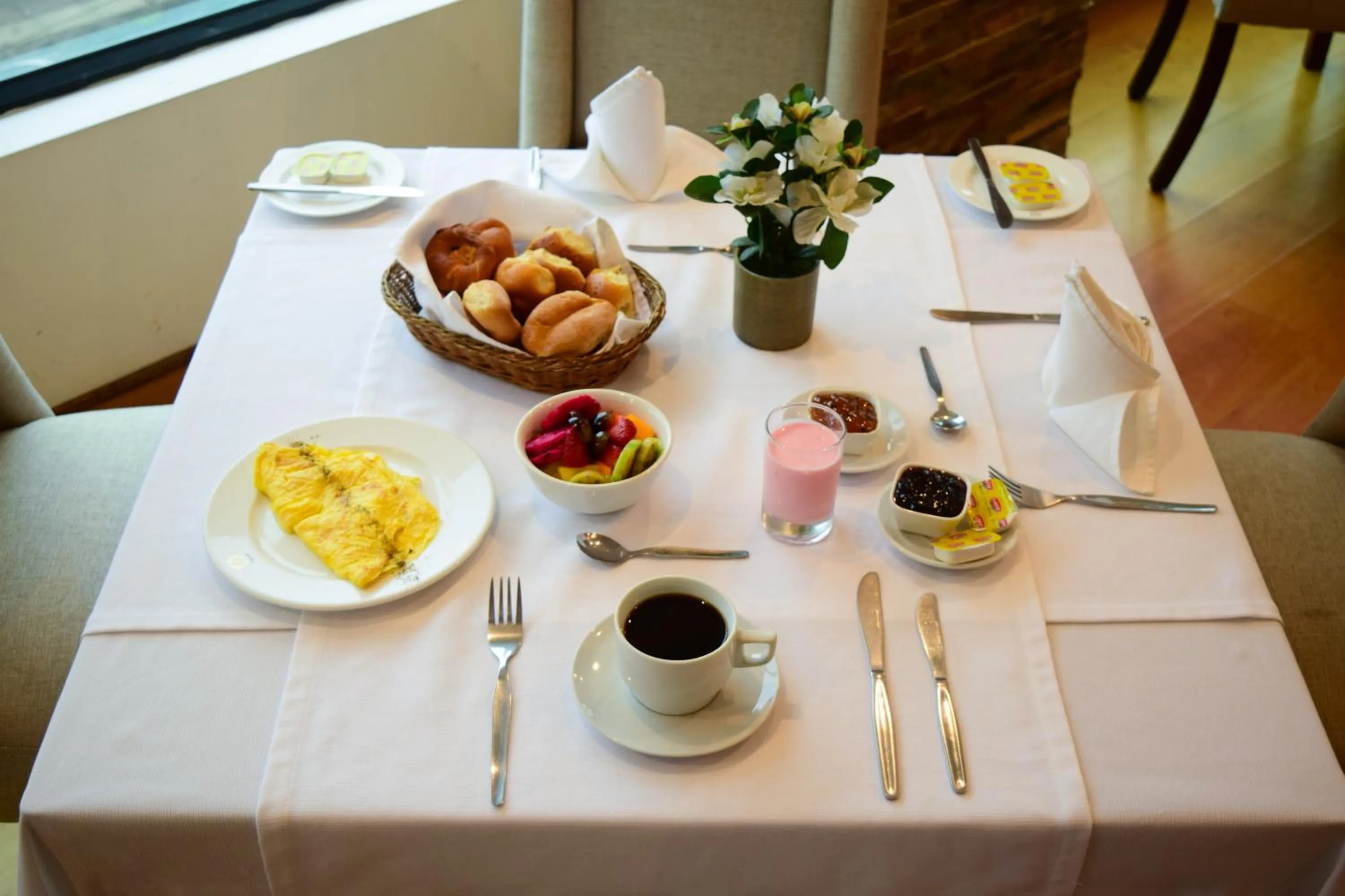 Restaurant/places to eat in Hotel Miramar