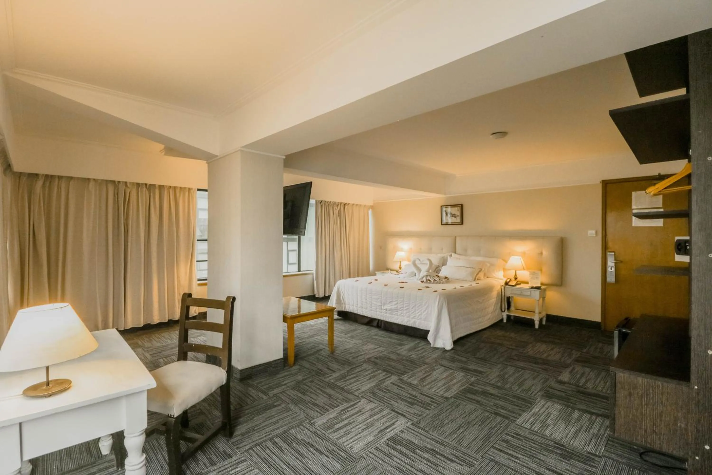 Photo of the whole room, Bed in Hotel Miramar