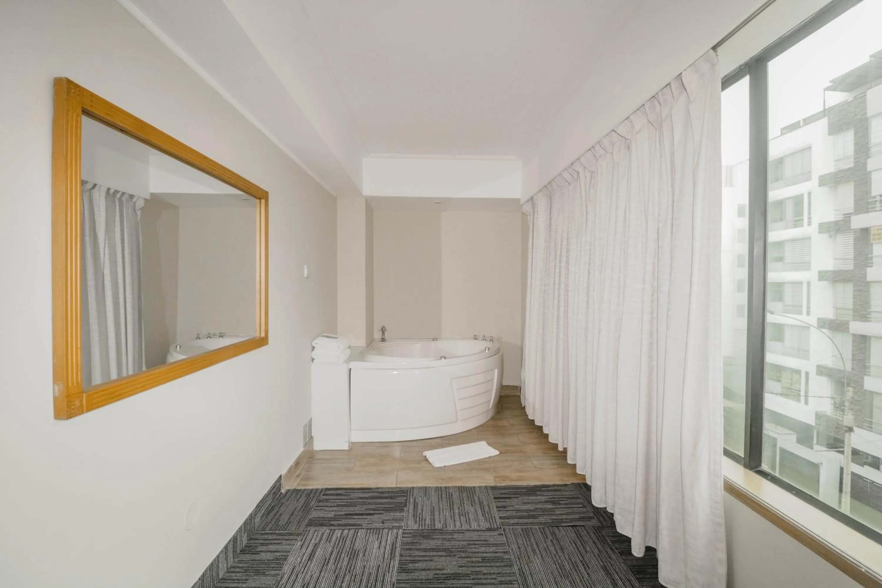 Hot Tub in Hotel Miramar