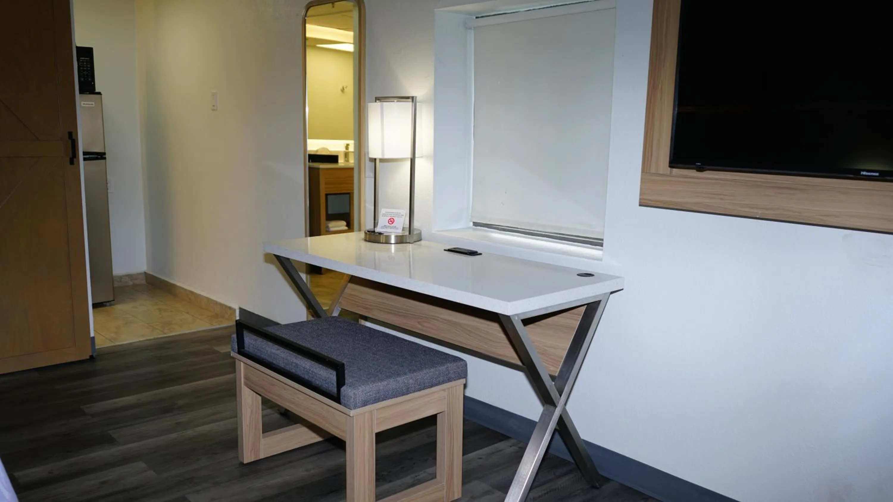 TV and multimedia in Waterfront Inn PHL Airport