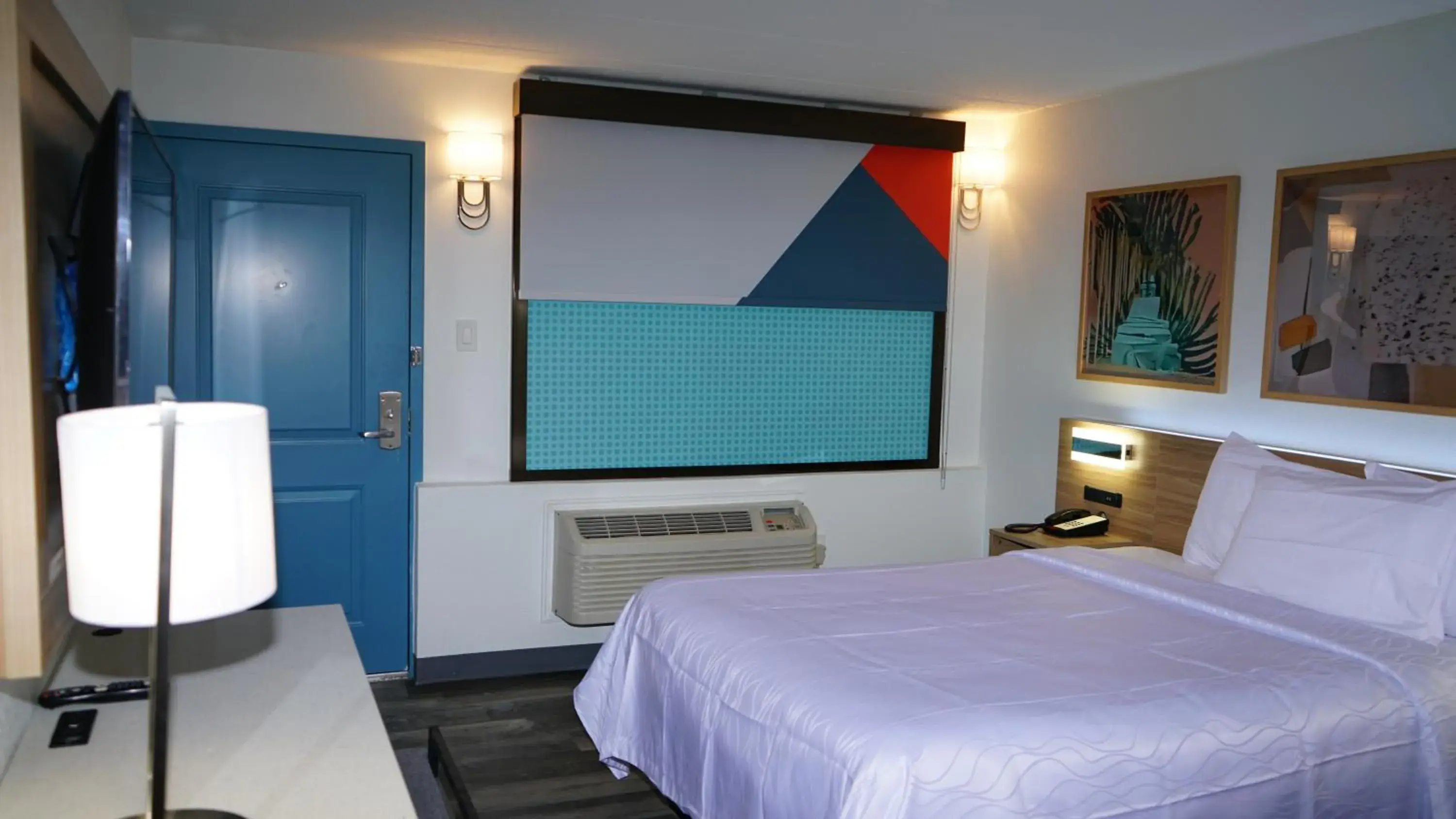 Bed in Waterfront Inn PHL Airport Bed in Waterfront Inn PHL Airport