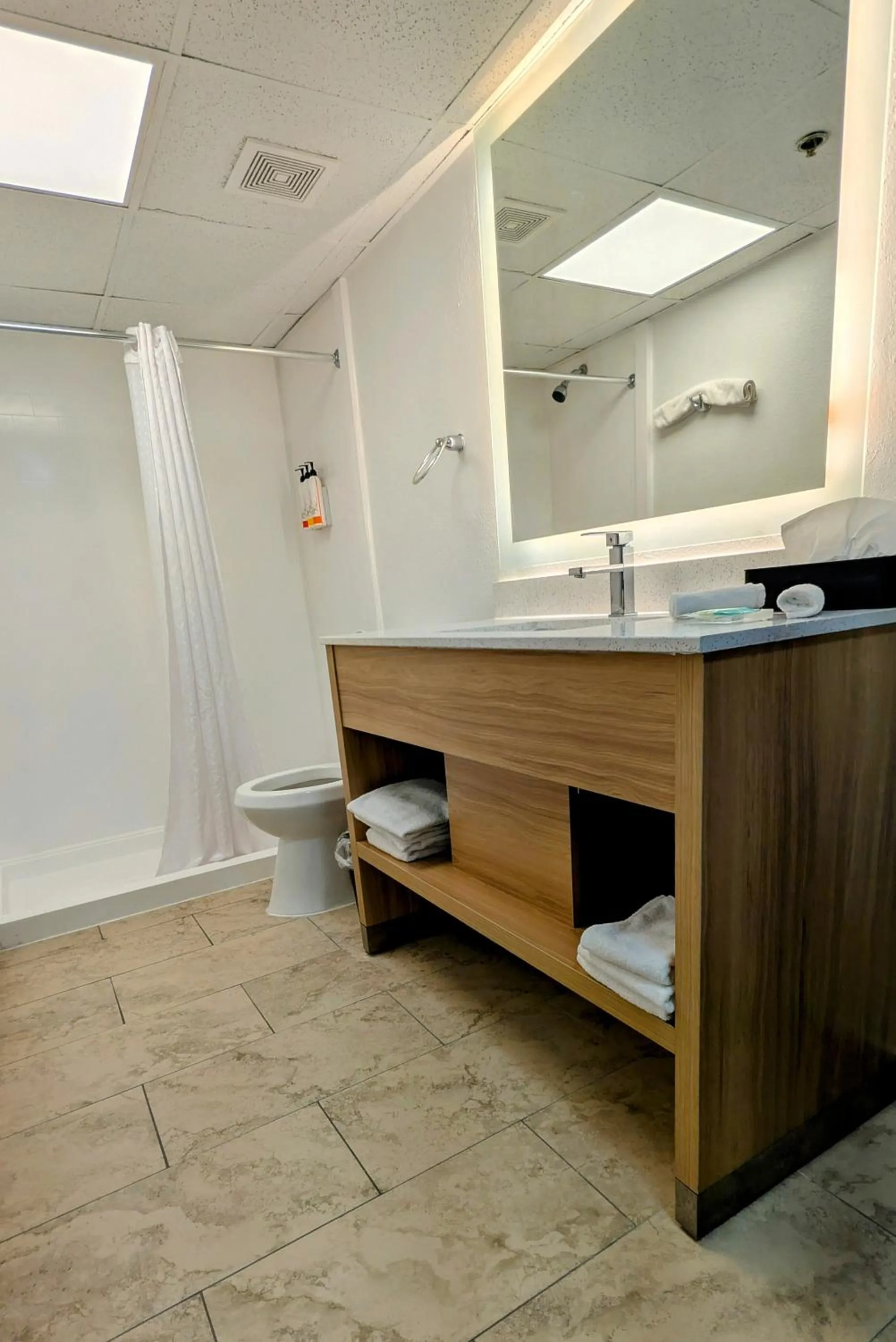 Shower in Waterfront Inn PHL Airport