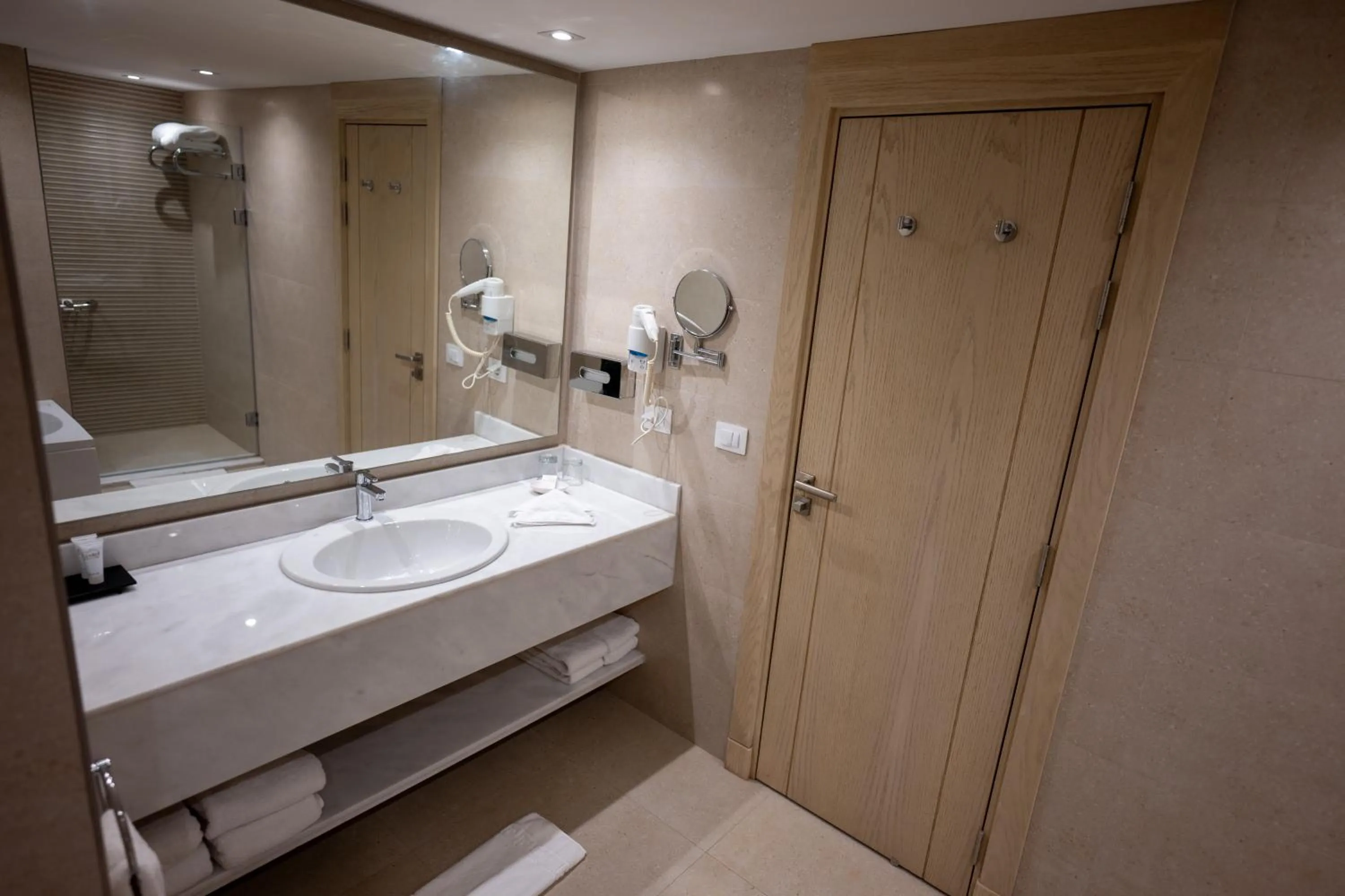 Shower in Ecotel Dahab Bay View Resort