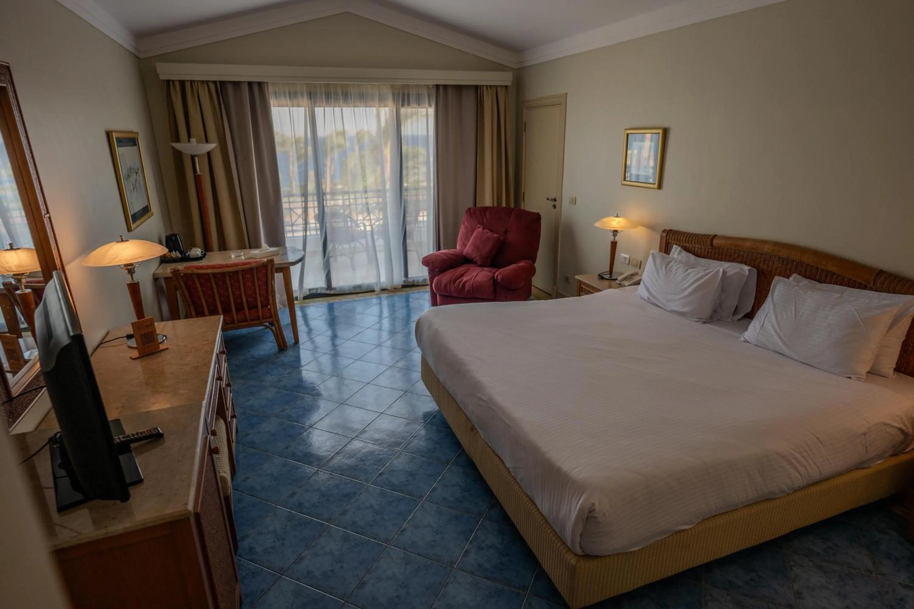 Photo of the whole room, Bed in Ecotel Dahab Bay View Resort