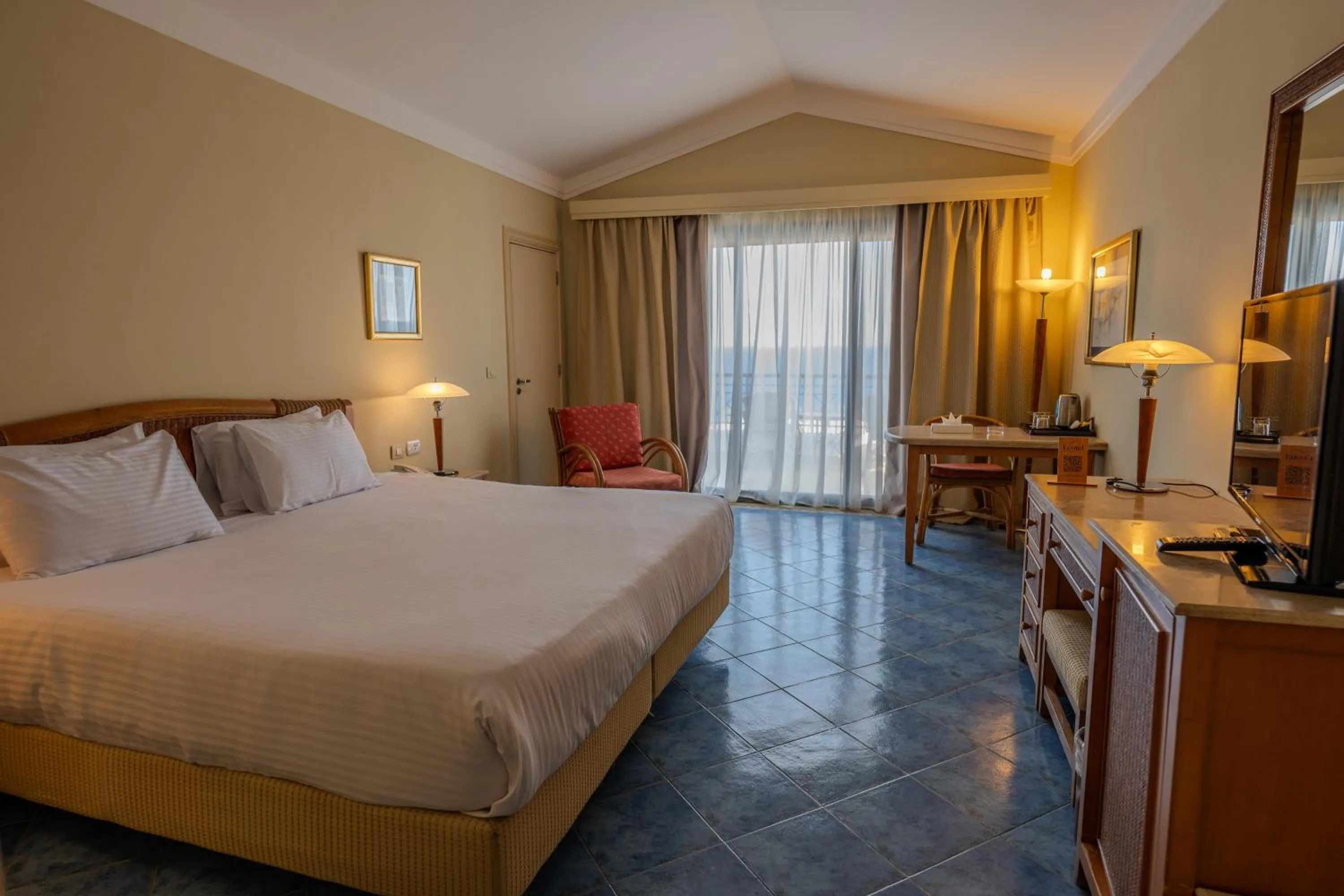 Photo of the whole room, Bed in Ecotel Dahab Bay View Resort