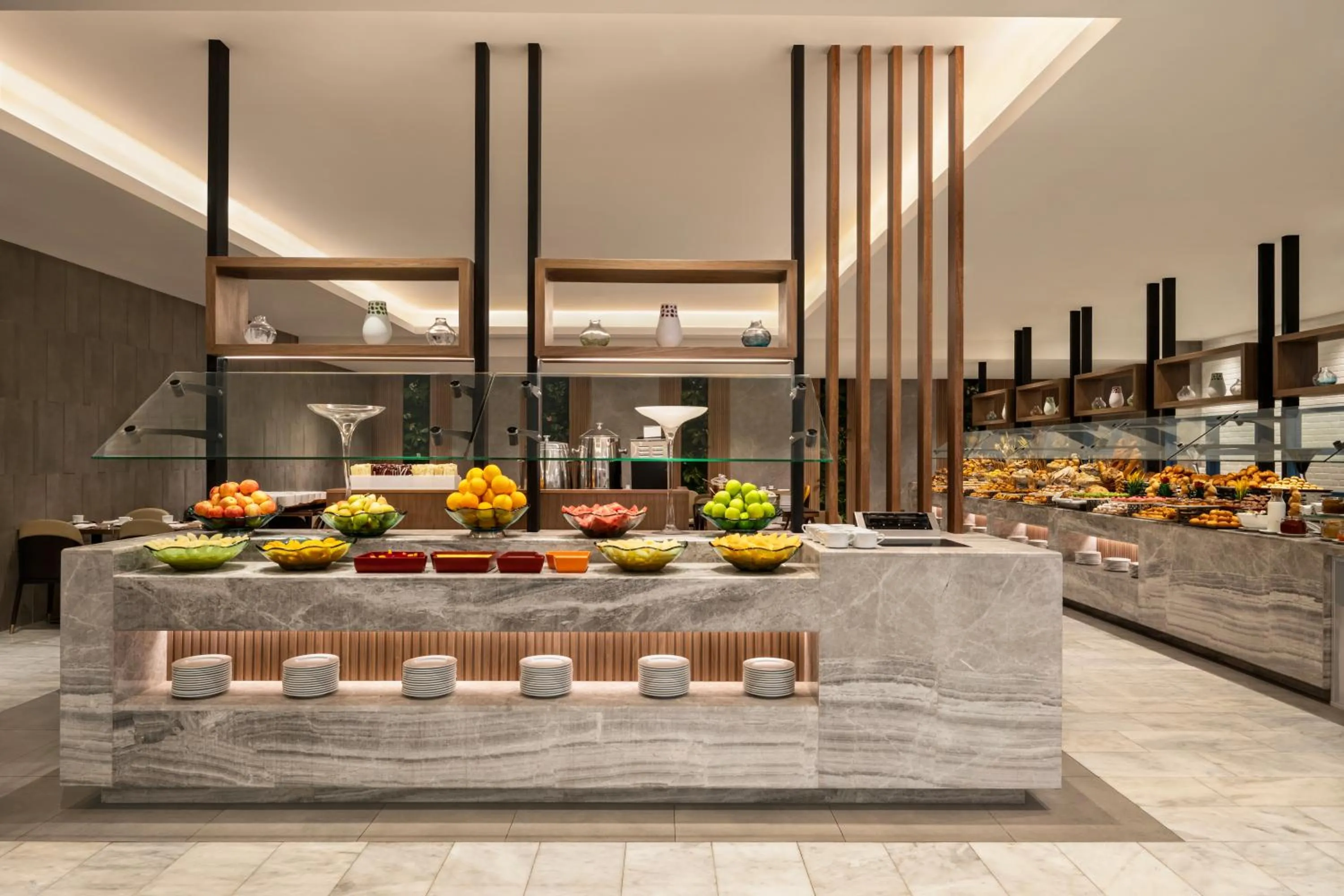 Restaurant/places to eat in Movenpick Hotel & Residences Hajar Tower Makkah